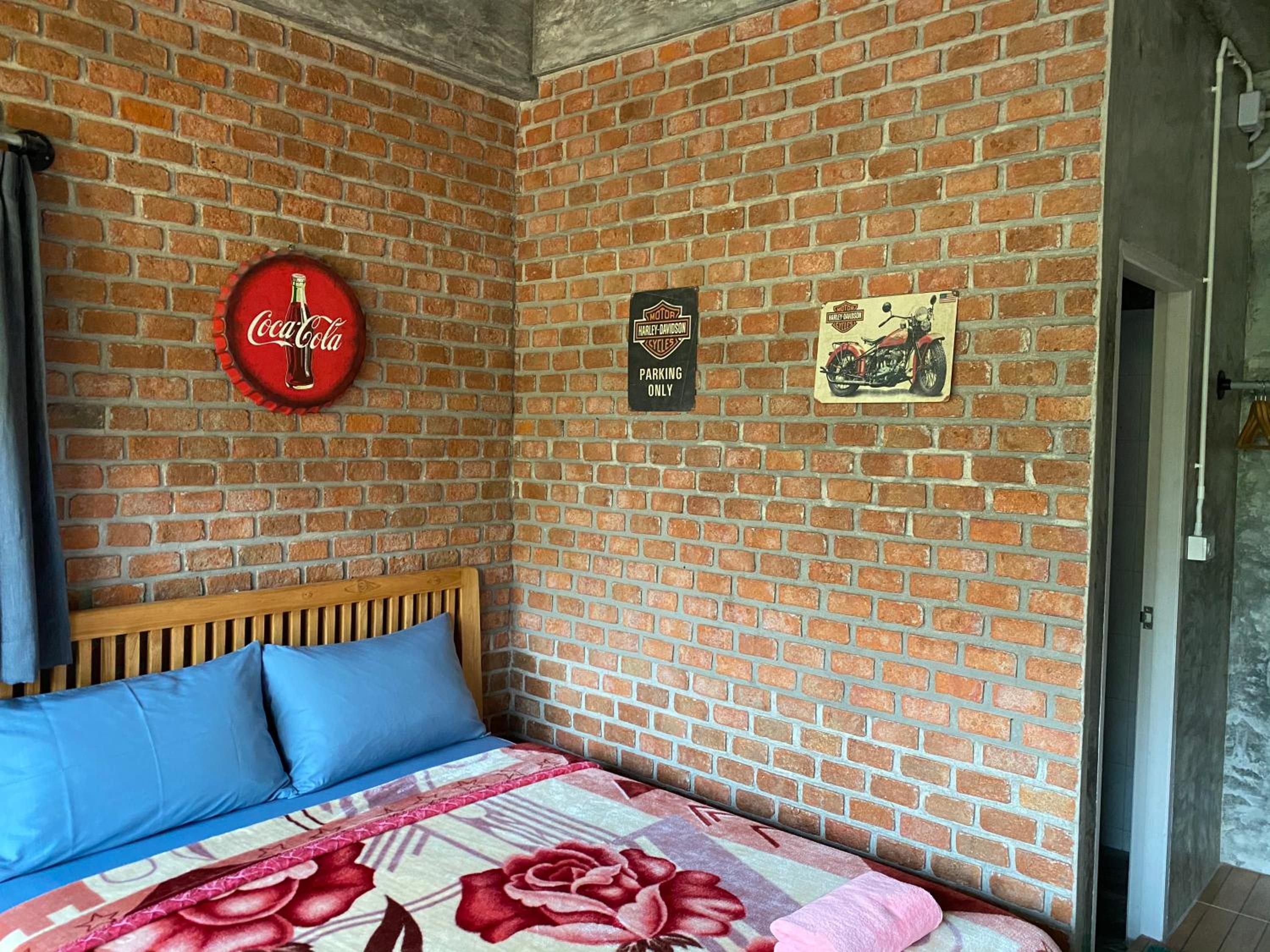 Double Room with Balcony - Photo 3