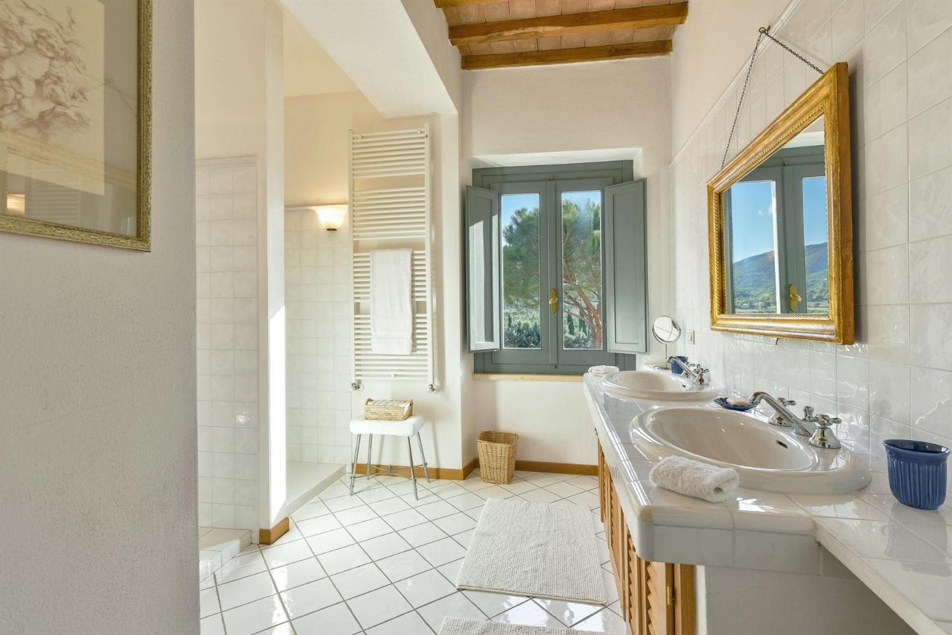 Five-Bedroom Villa photo 2