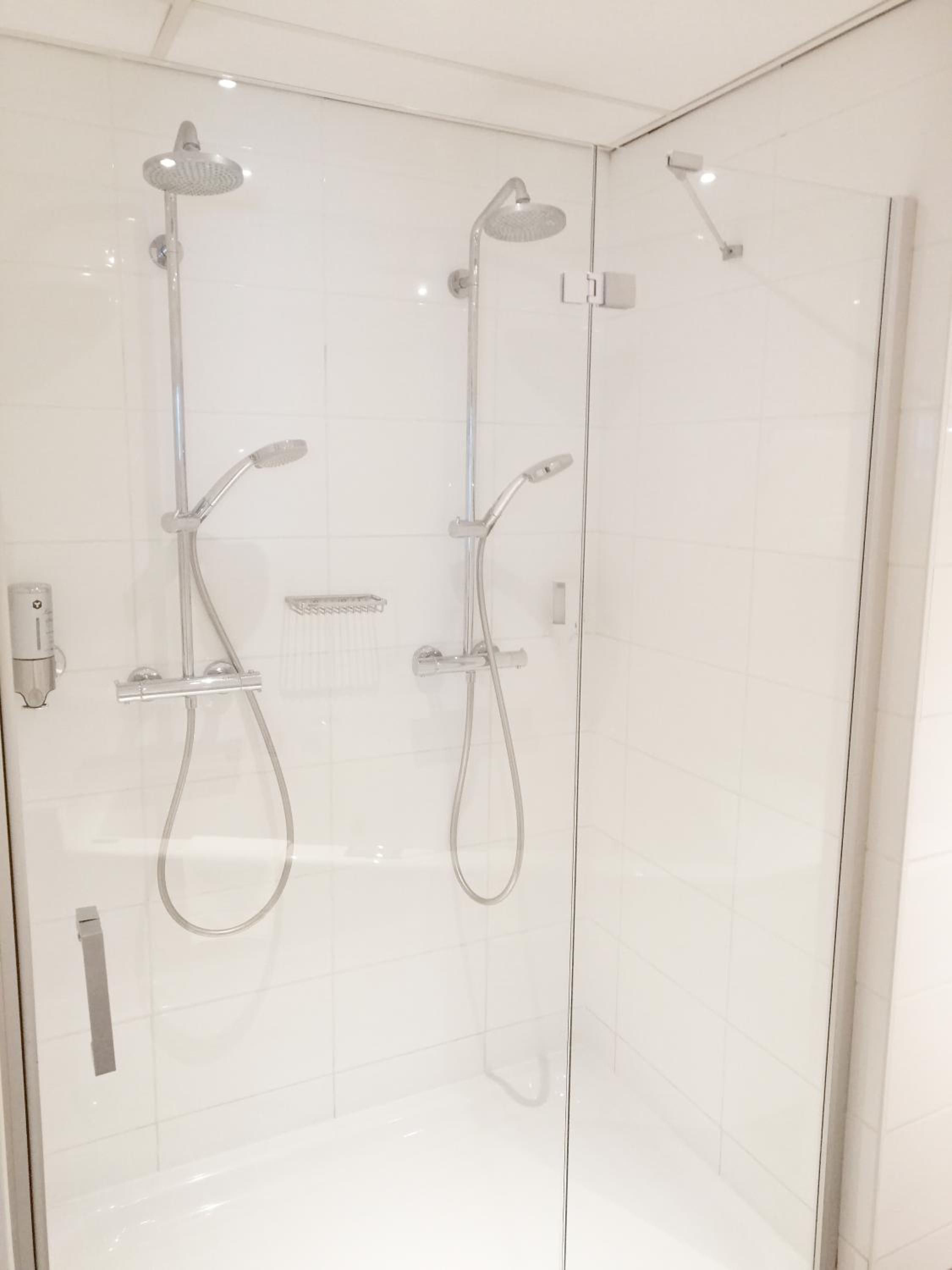 Executive Suite - Photo 2
