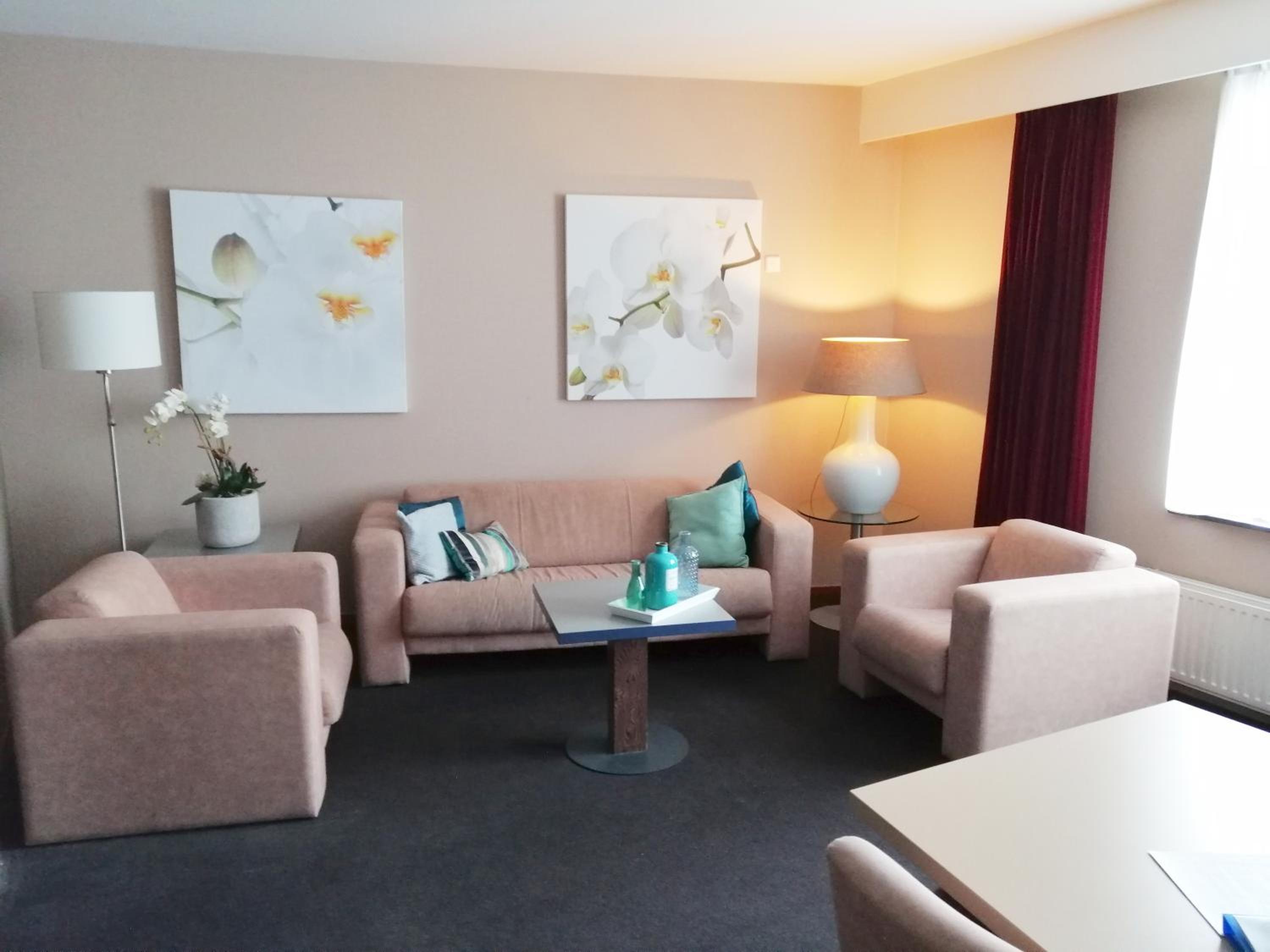 Executive Suite - Photo 3