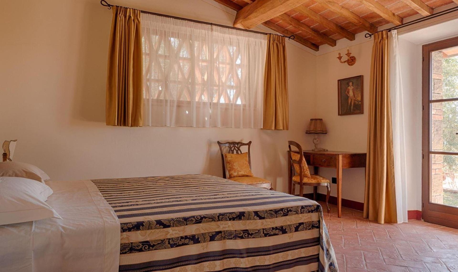 Five-Bedroom Villa photo 3