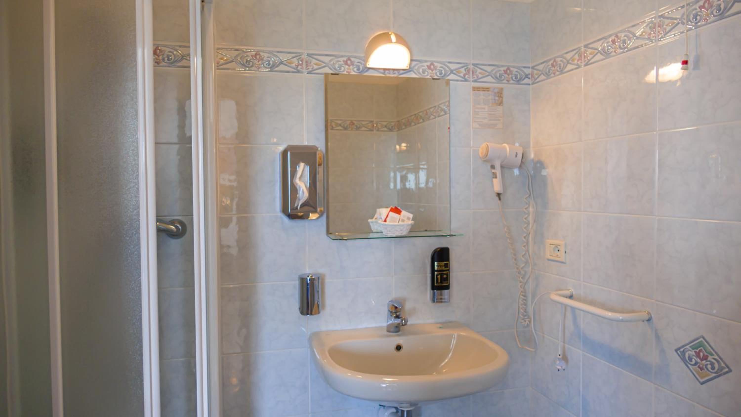 Superior Double or Twin Room with Lake View photo 3