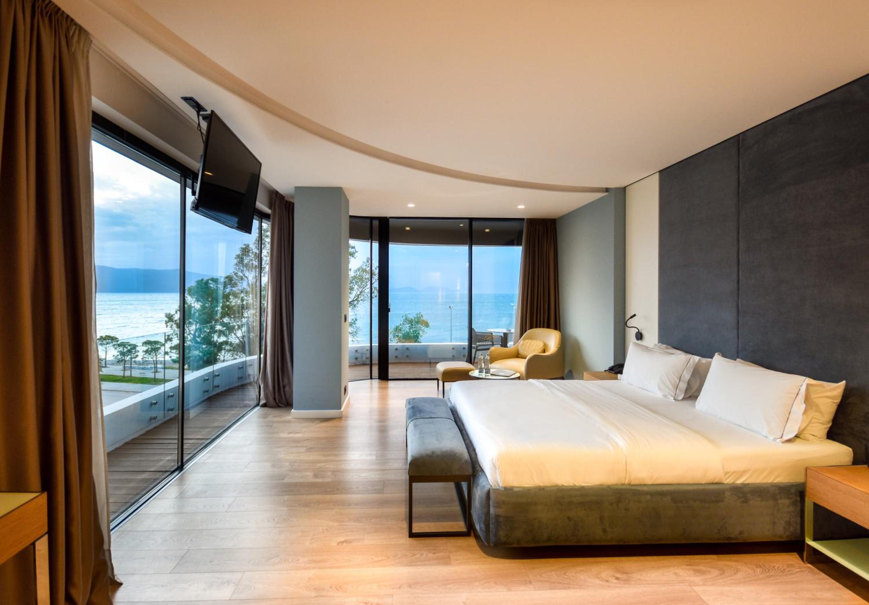 Deluxe Double Room with Balcony and Sea View
