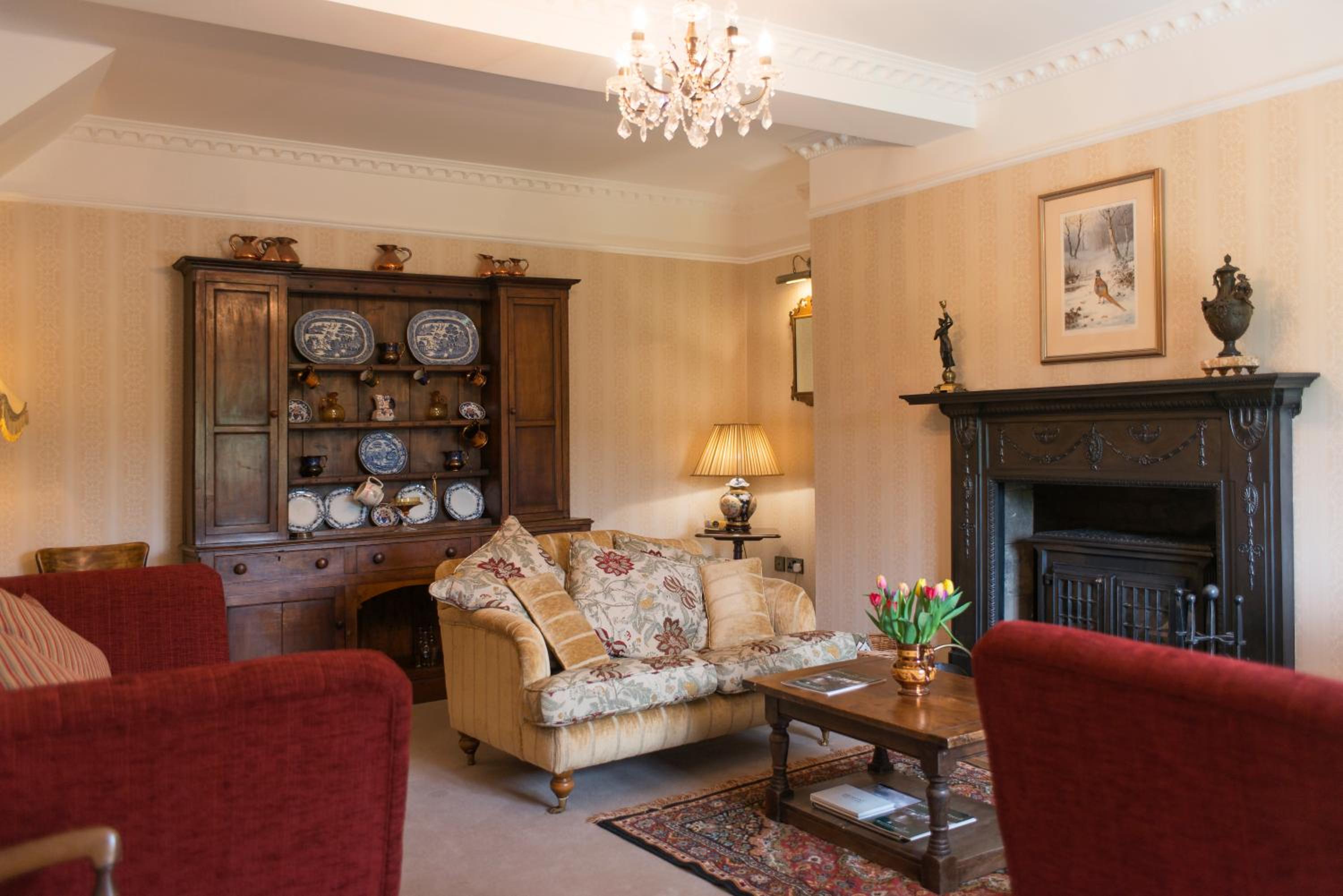 Five-Bedroom House photo 2