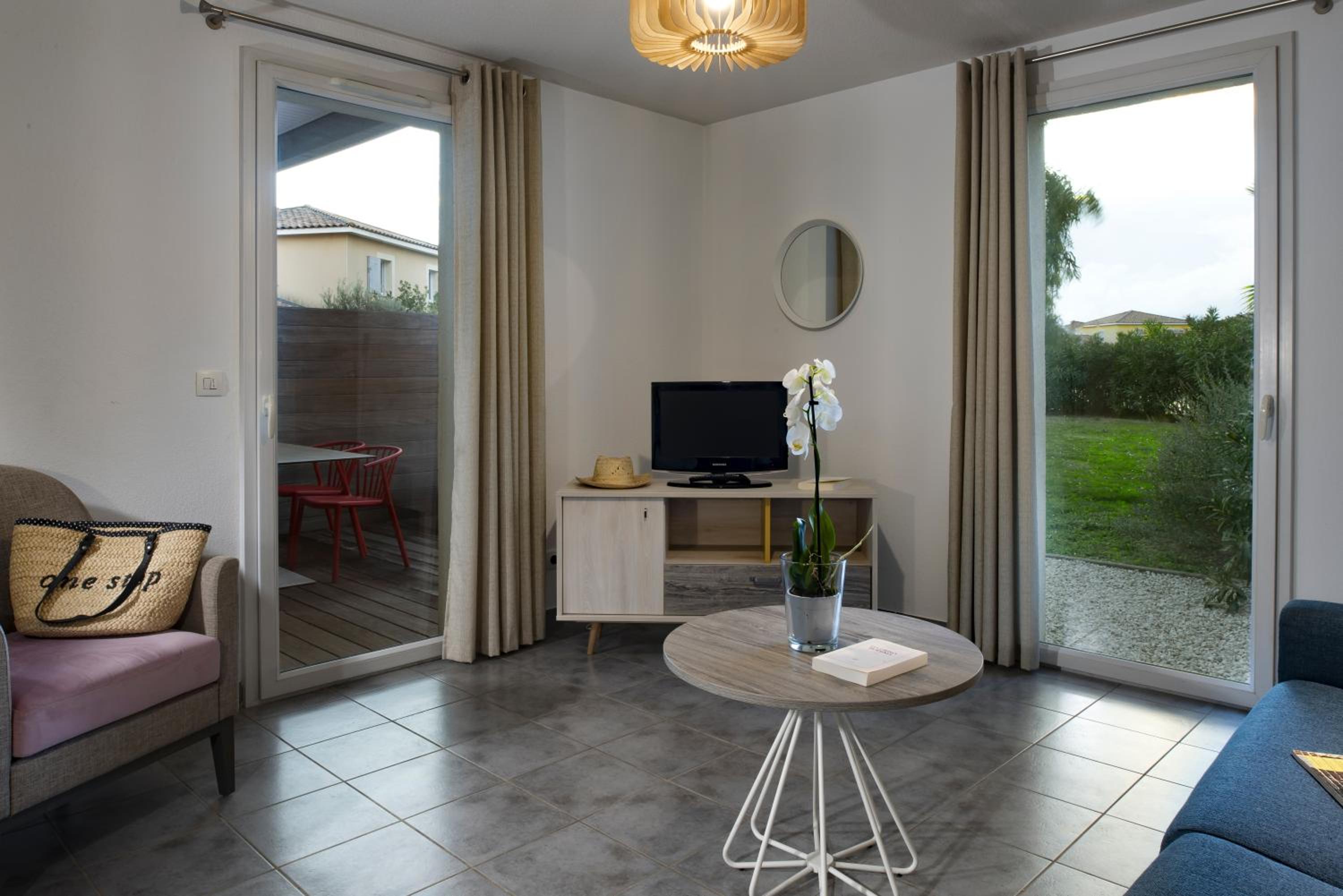 Two-Bedroom Villa for 6 people with Hotel Service  - Photo 9