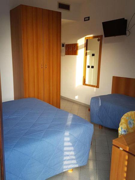 Triple Room with Balcony - Photo 2