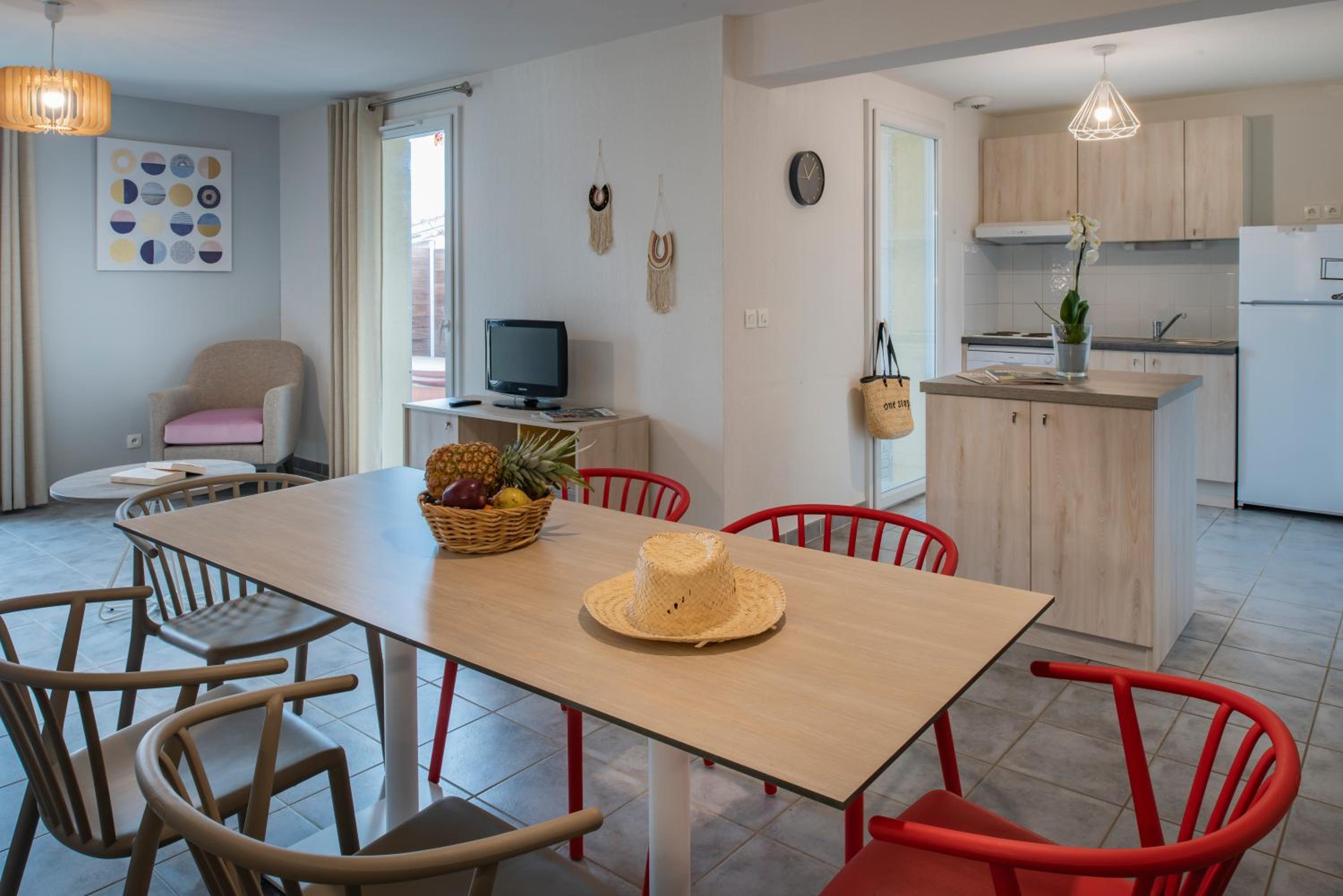 Three-Bedroom Villa - Photo 4