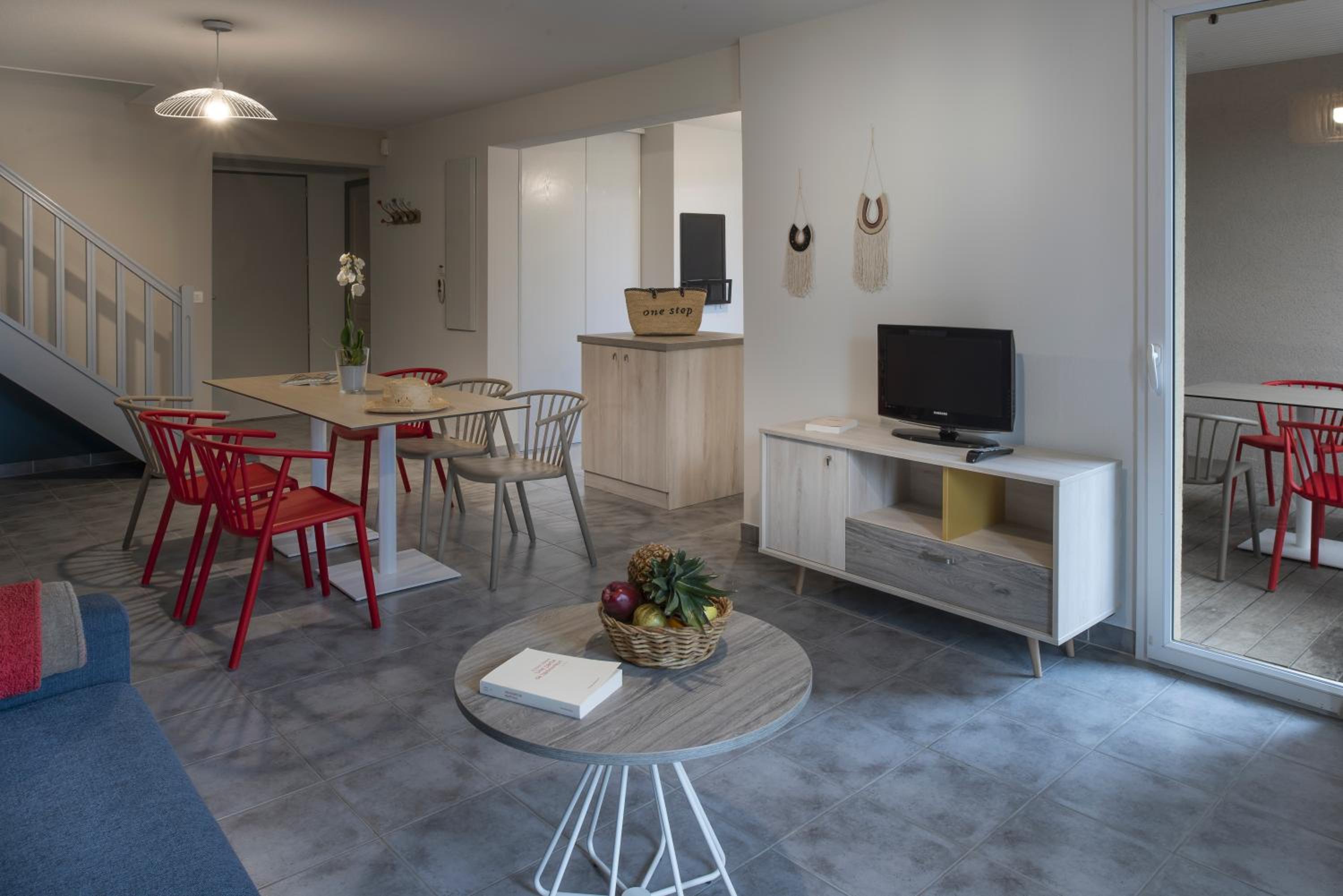 Three-Bedroom Villa - Photo 7