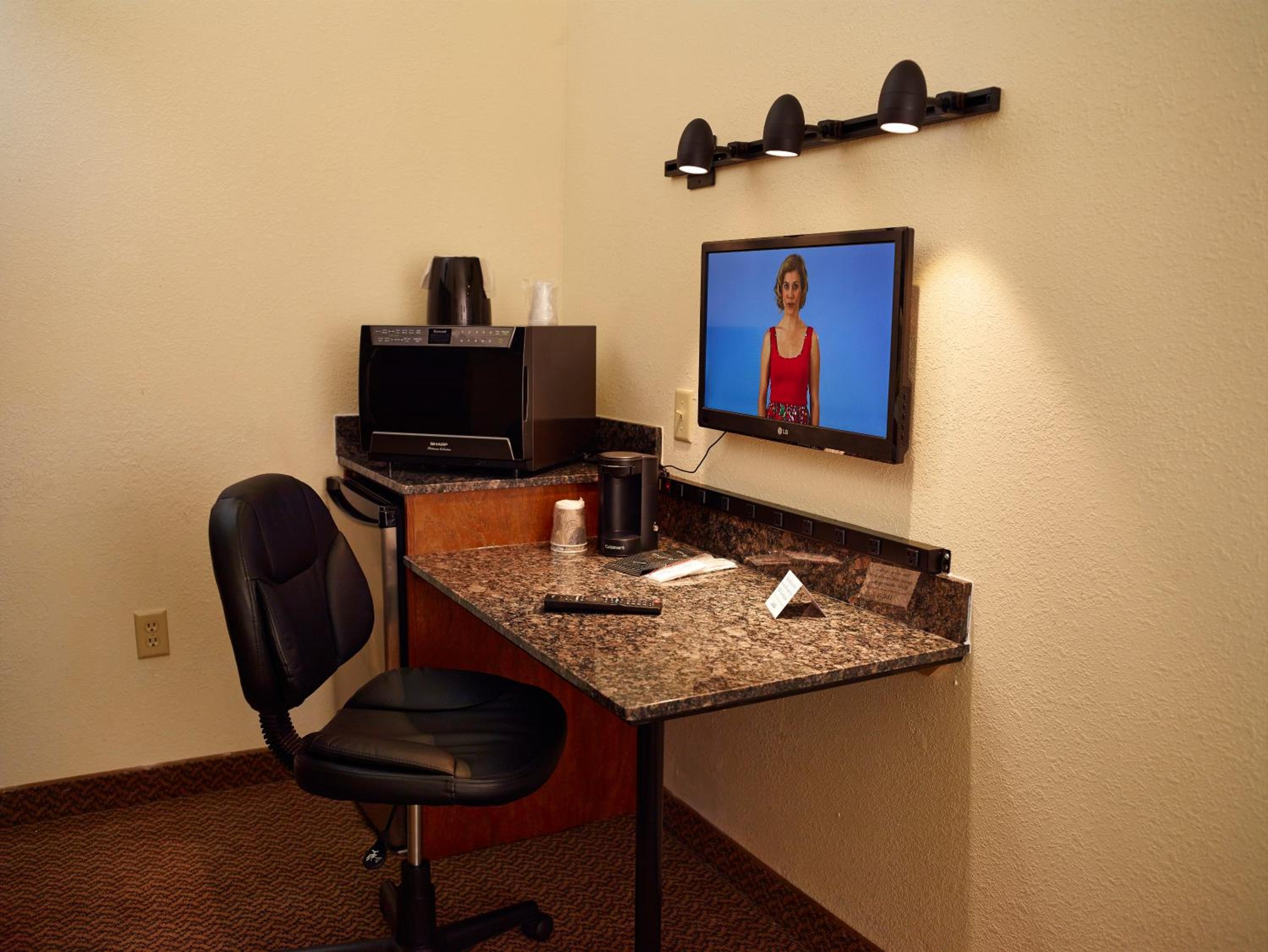 Executive King Room - Non-Smoking - Photo 3