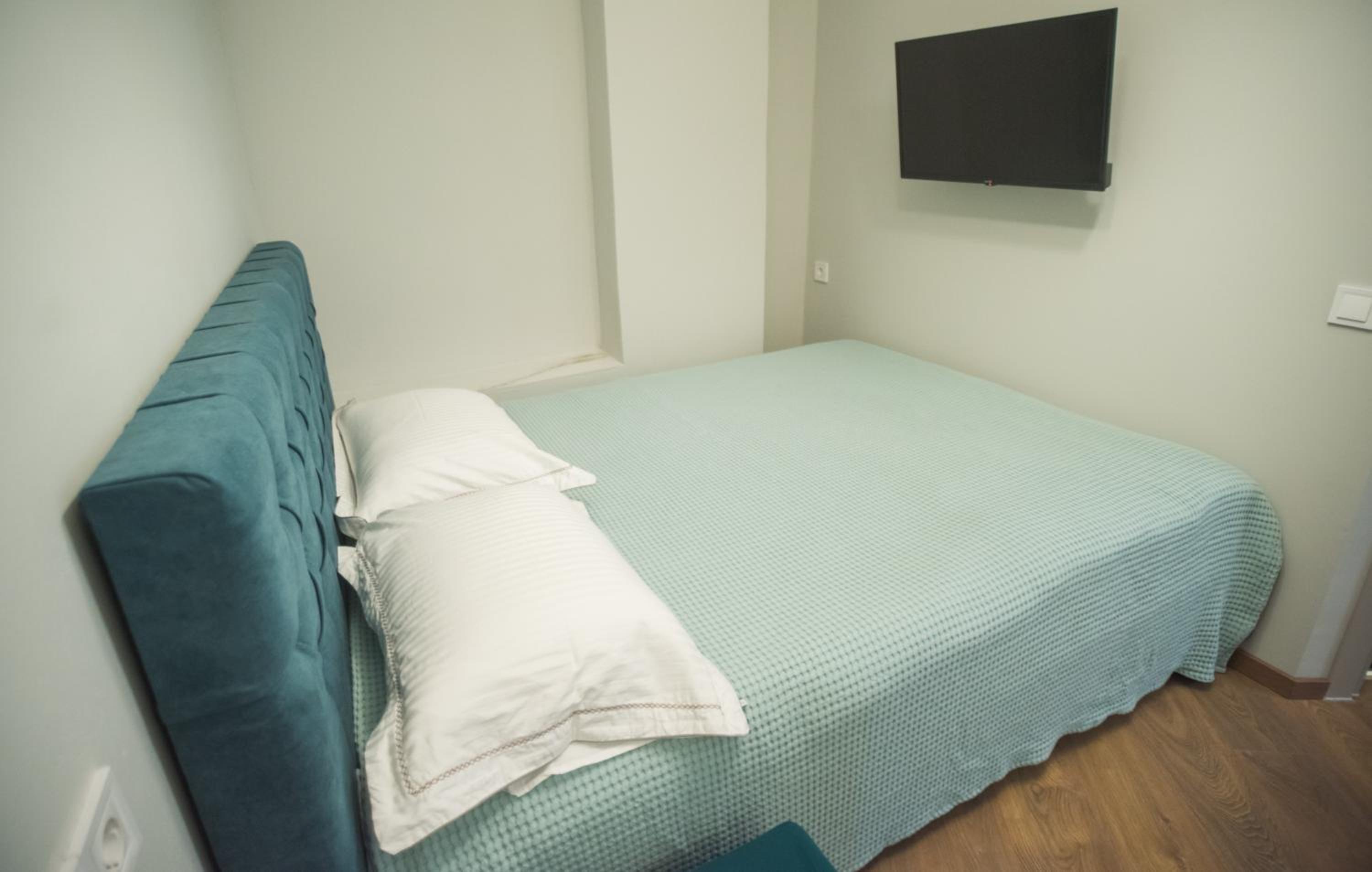 One-Bedroom Apartment - Photo 1