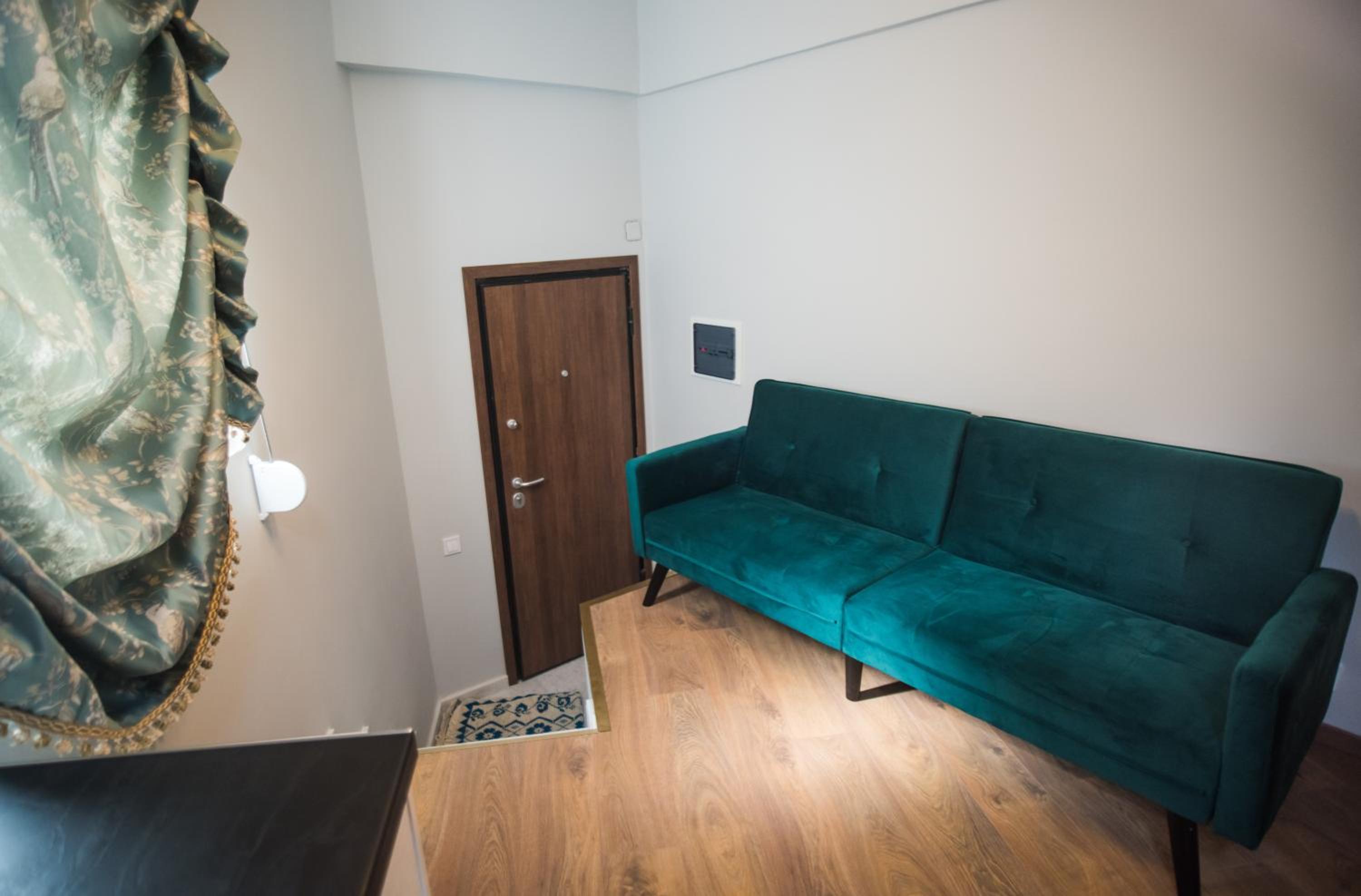 One-Bedroom Apartment - Photo 2