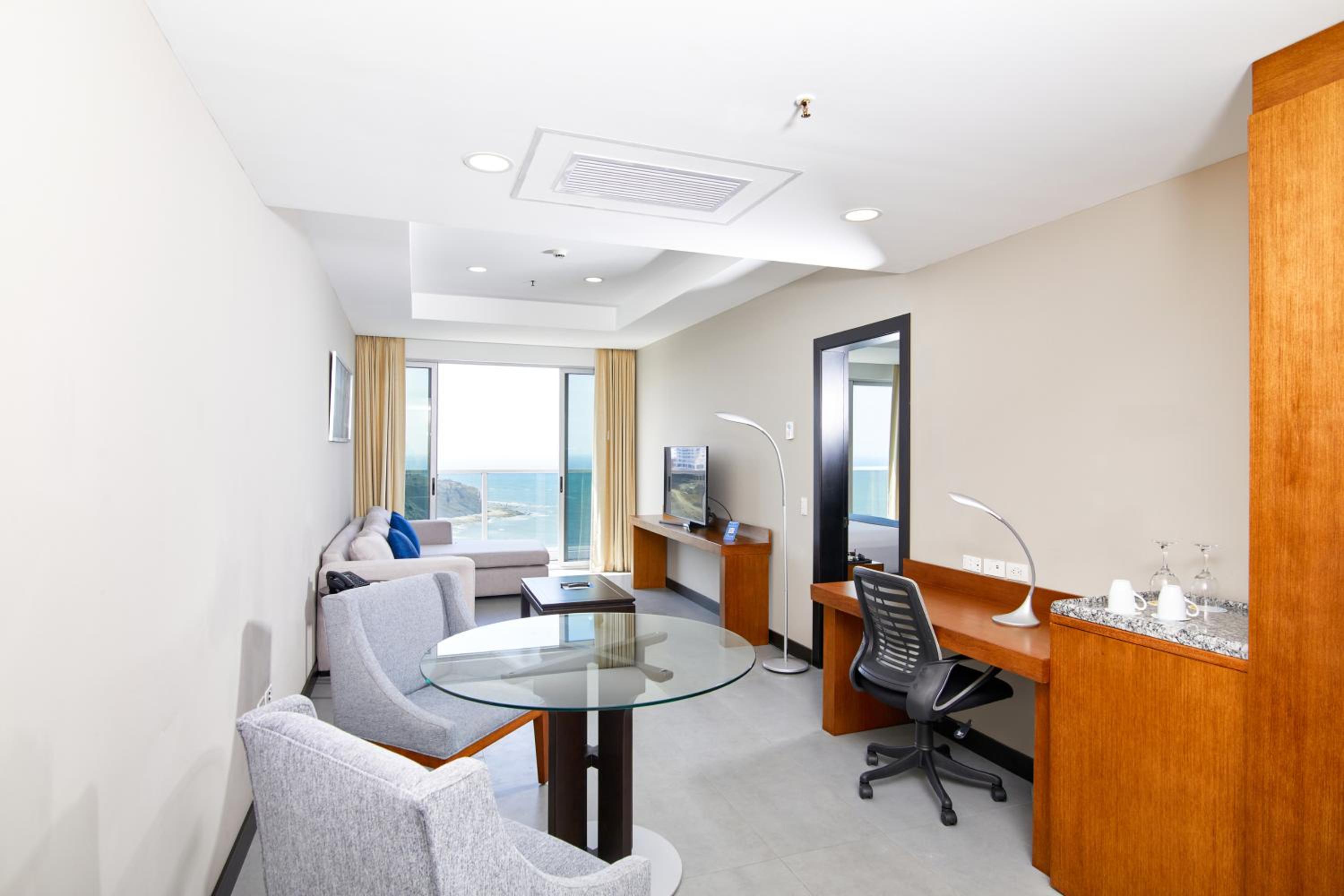 Deluxe King Suite