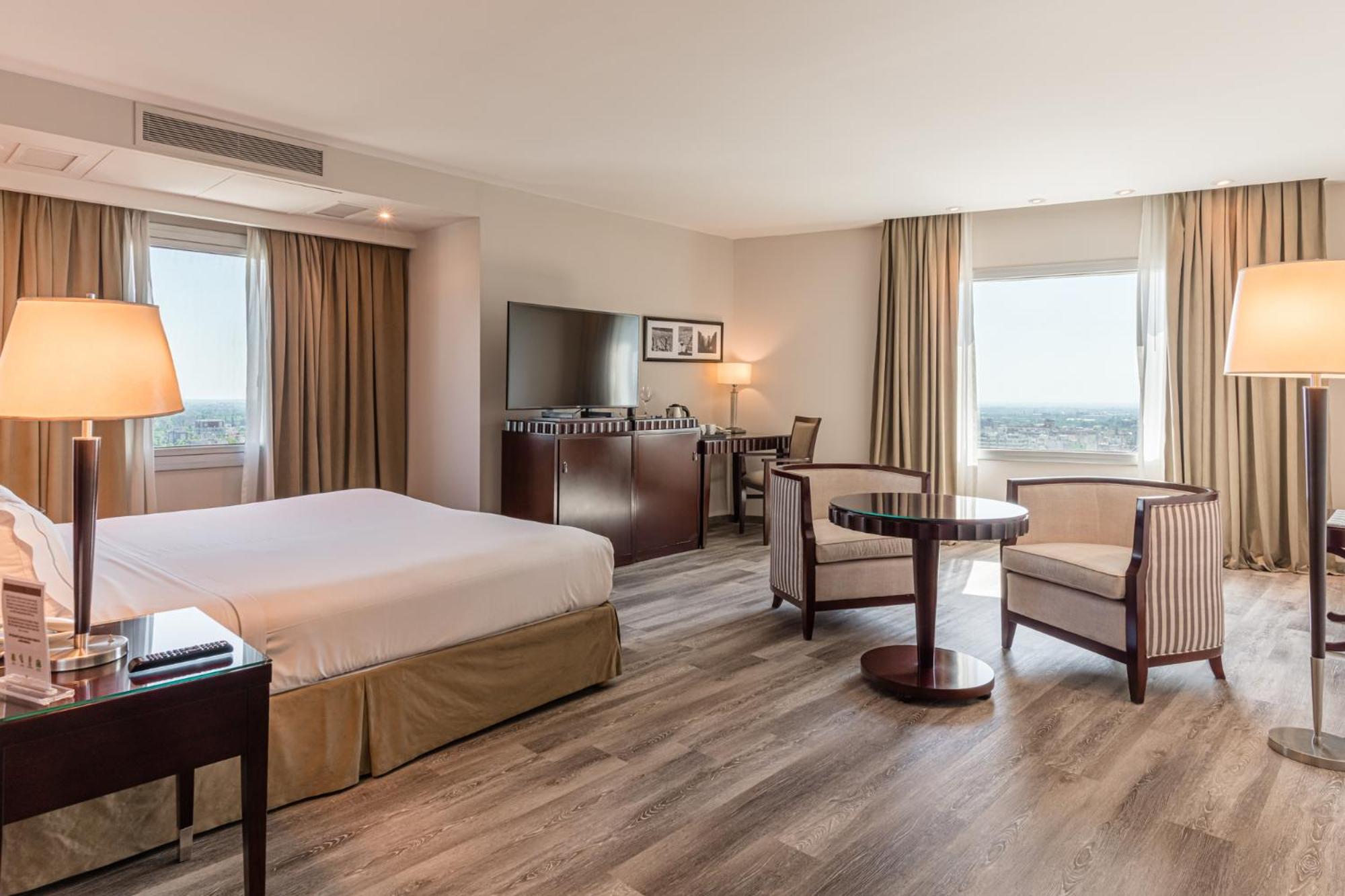Corner Room with City View
