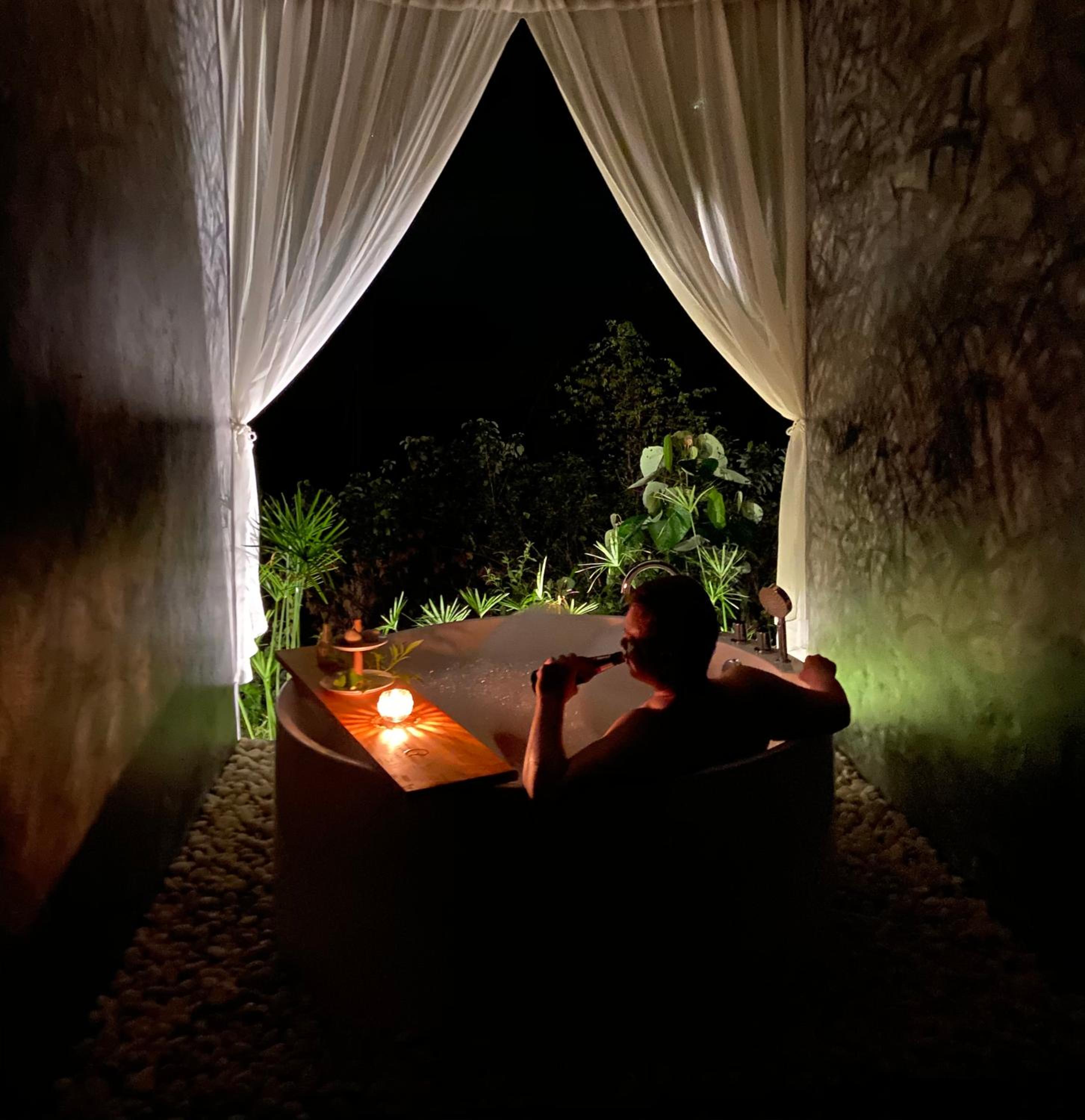 Suite with bath tub - Photo 5