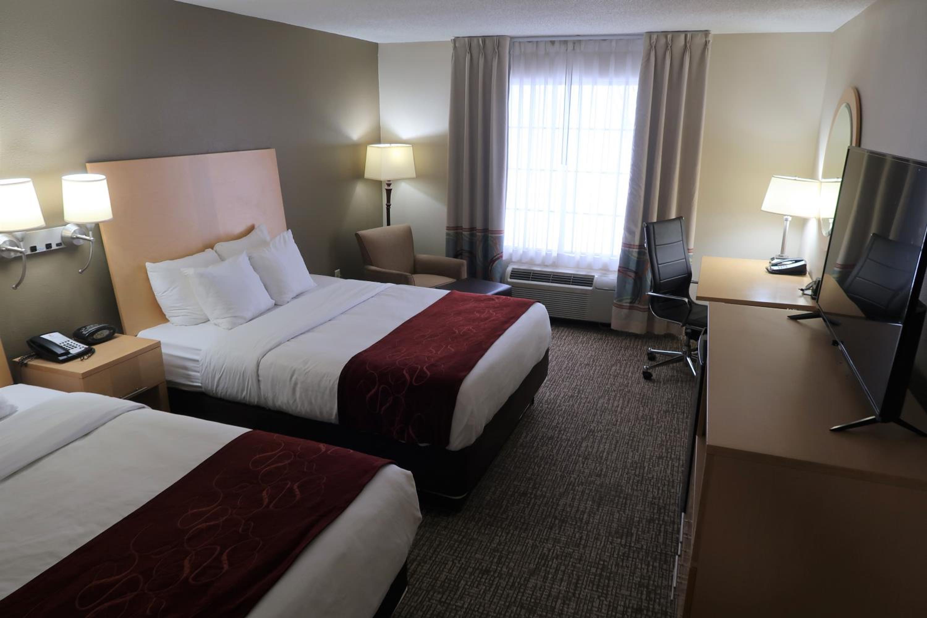 Superior Queen Room with Two Queen Beds - Non-Smoking - Photo 2
