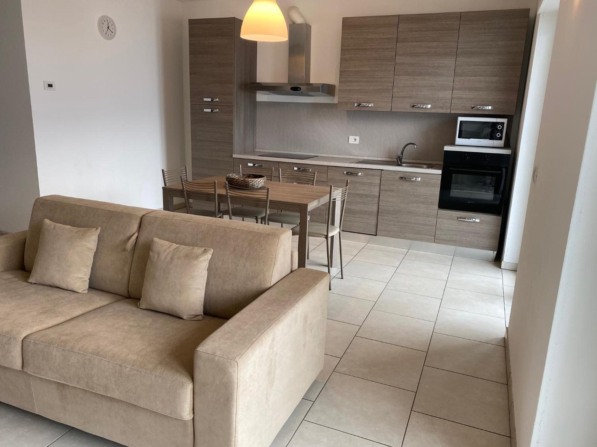 Two-Bedroom Apartment with Lake View - Split Level photo 3