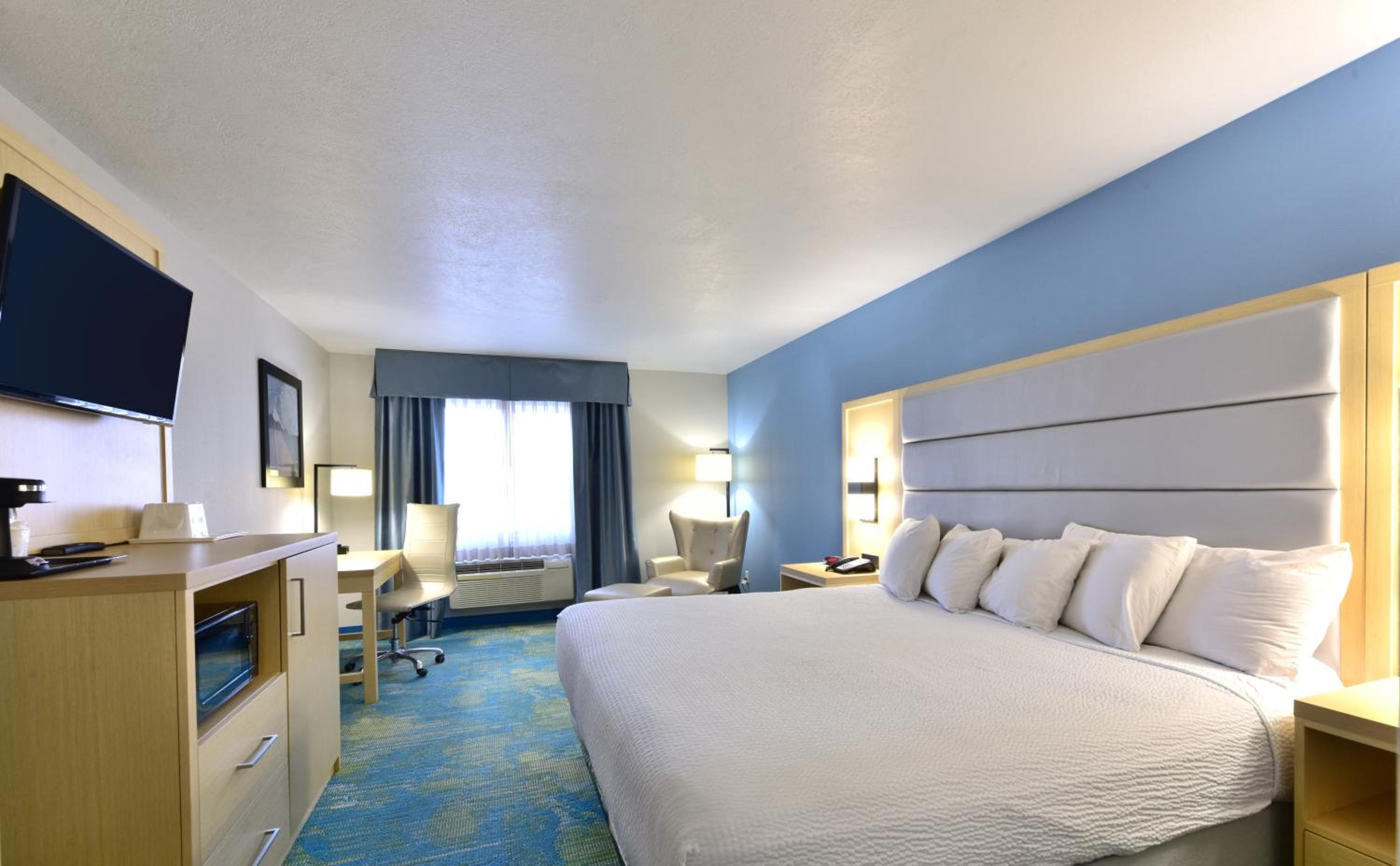King Room - Non-Smoking - Photo 3