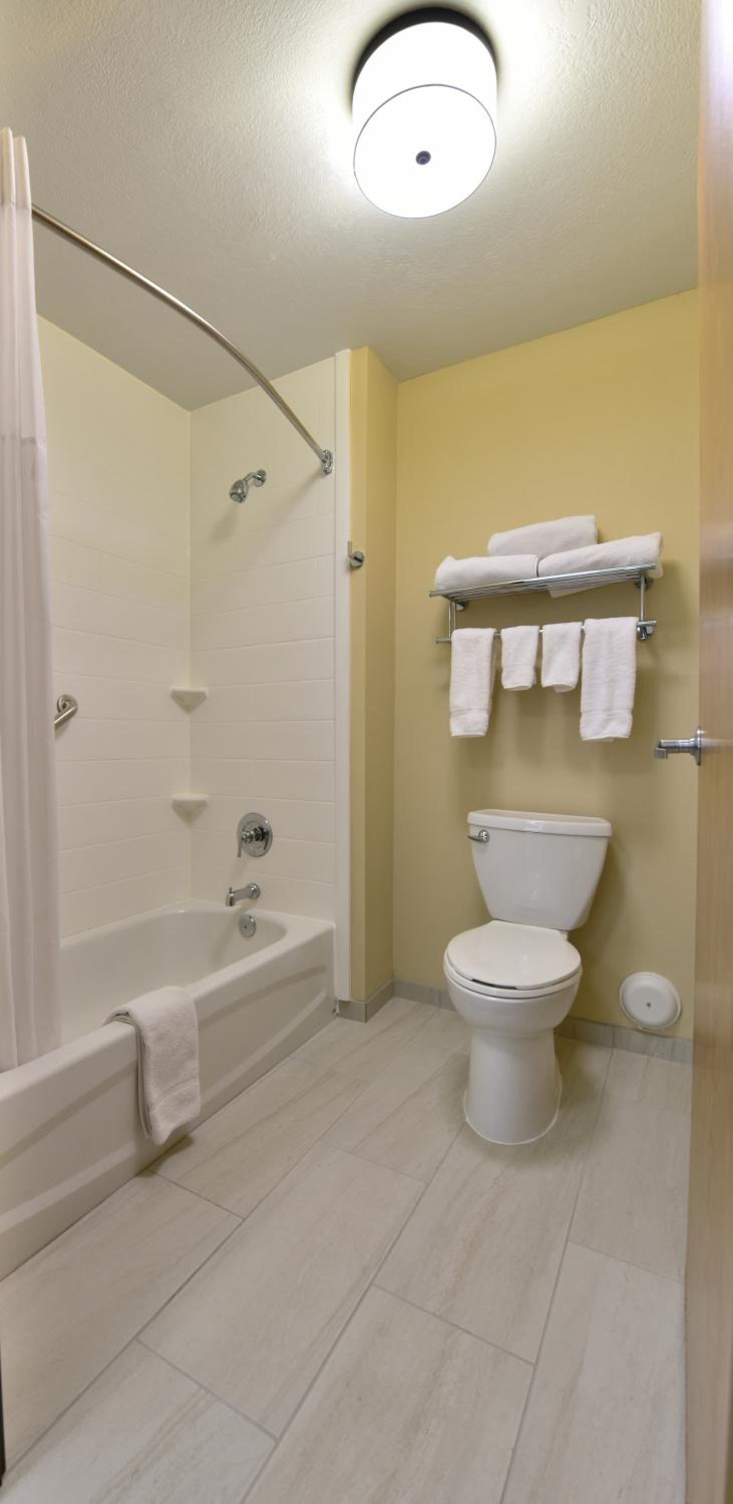 King Room - Non-Smoking - Photo 2