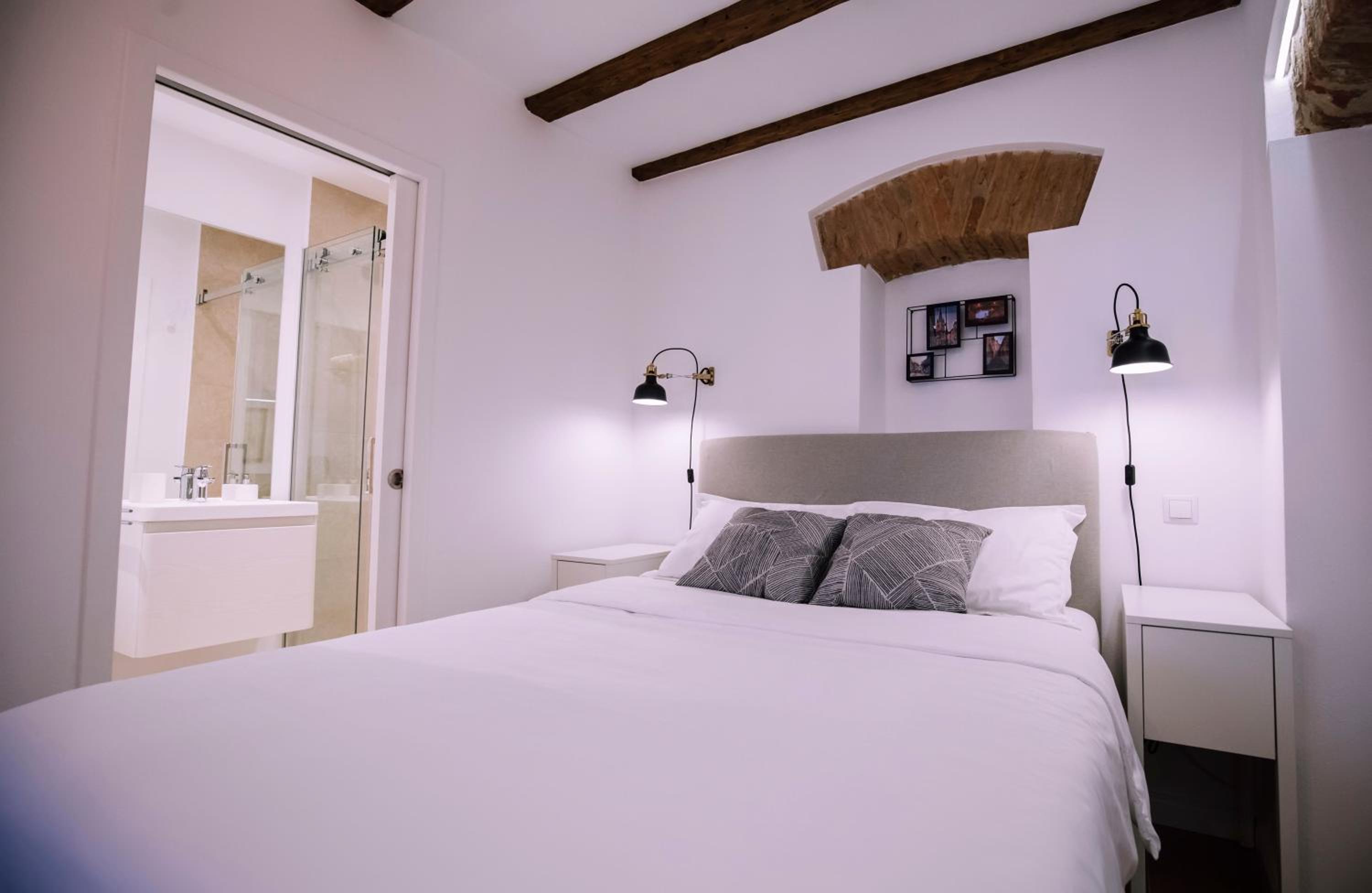 One-Bedroom Apartment - Photo 15