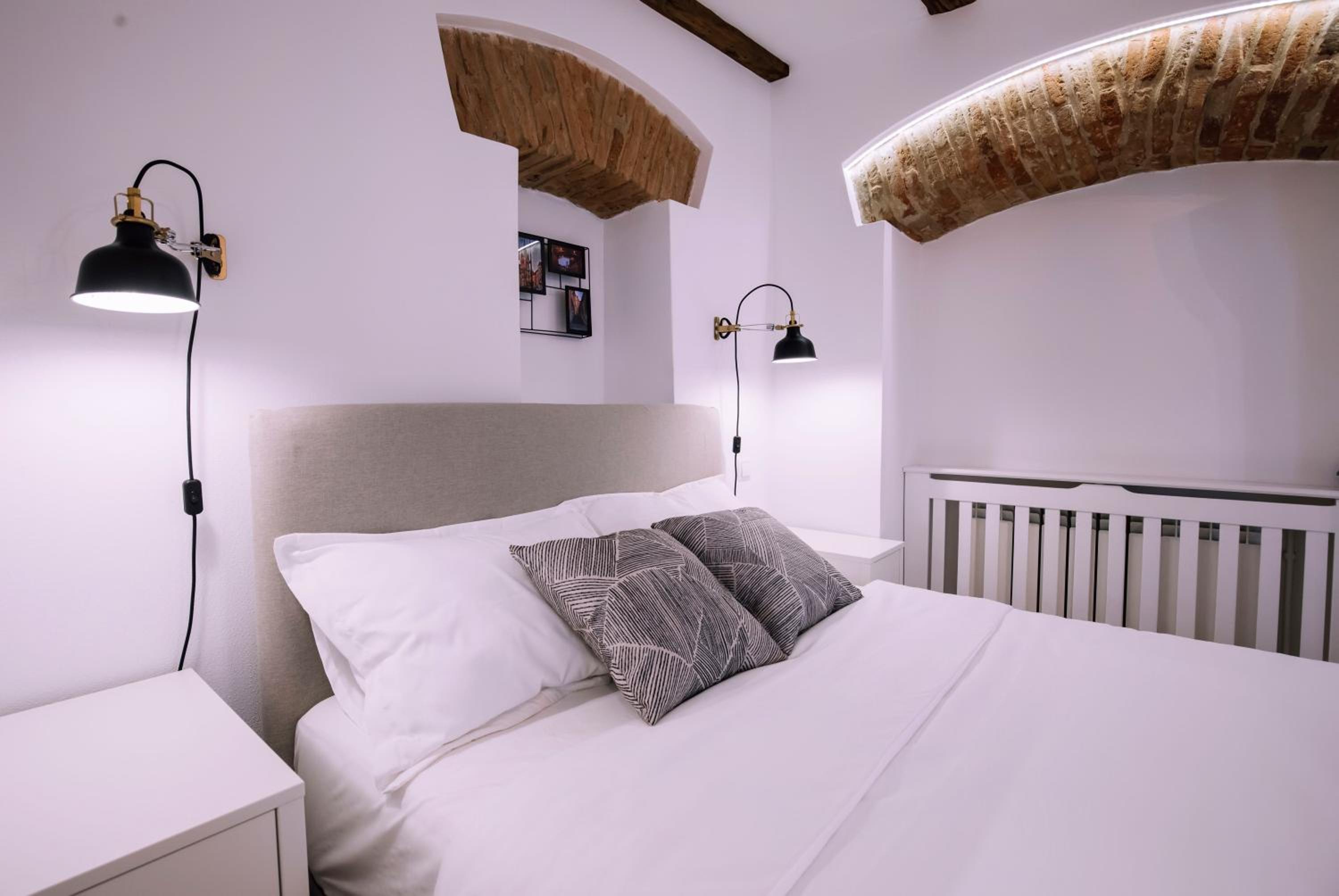 One-Bedroom Apartment - Photo 13