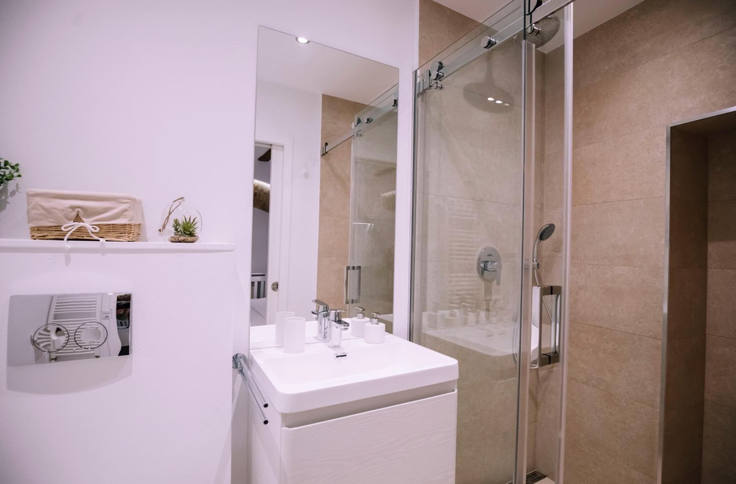 One-Bedroom Apartment - Photo 11
