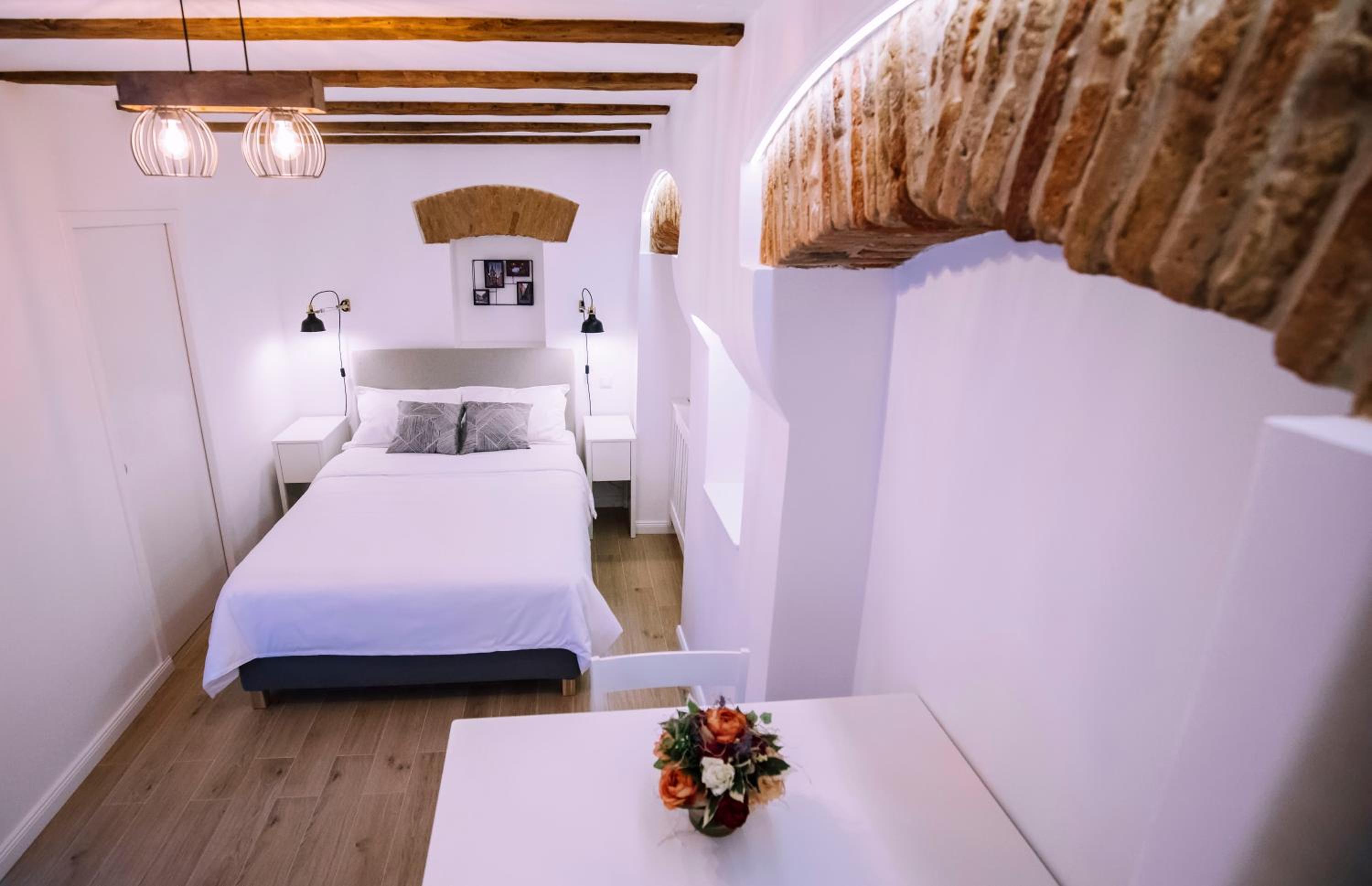 One-Bedroom Apartment - Photo 6