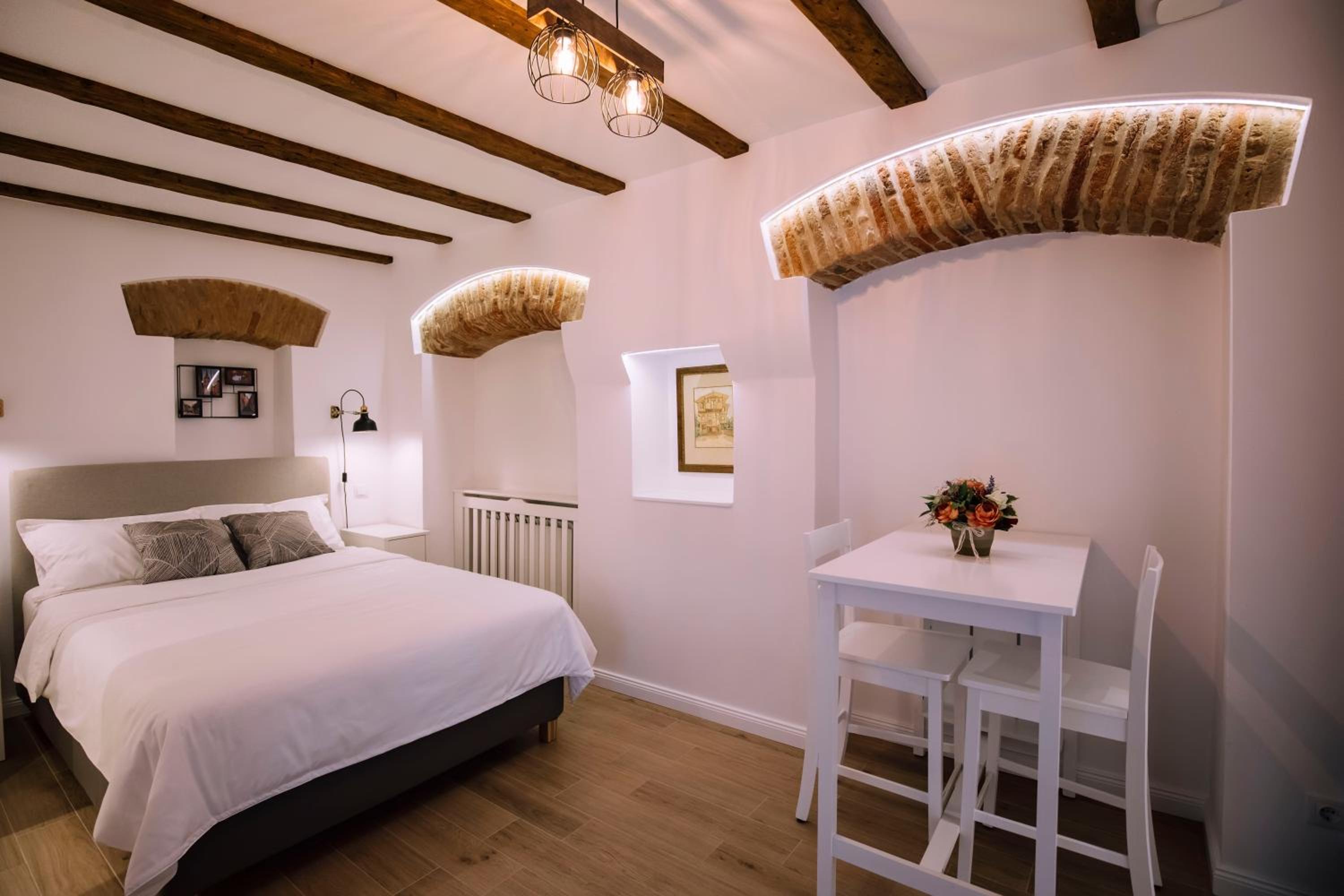 One-Bedroom Apartment - Photo 20