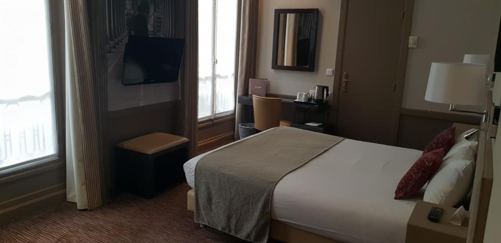 Superior Double Room thumbnail 5
