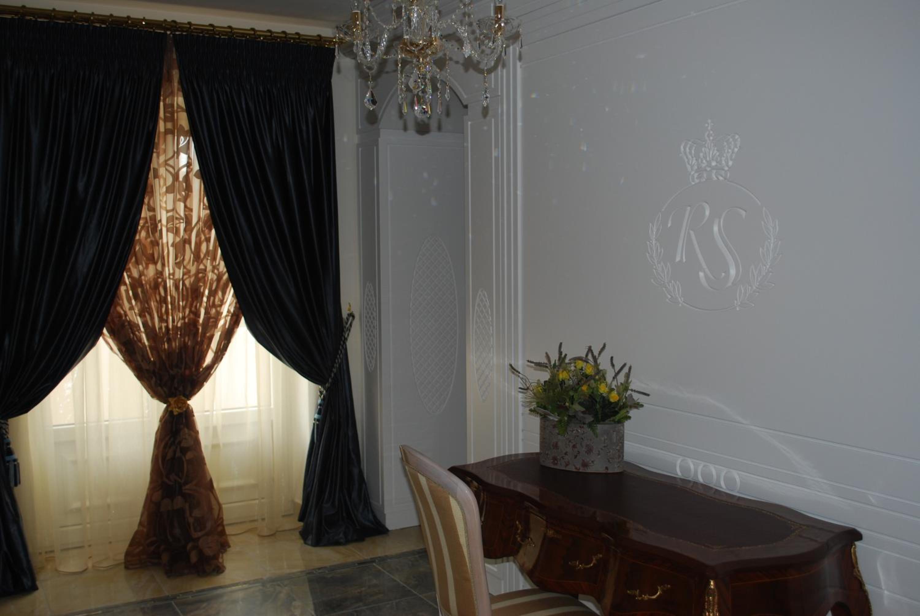 Executive Suite - Photo 3