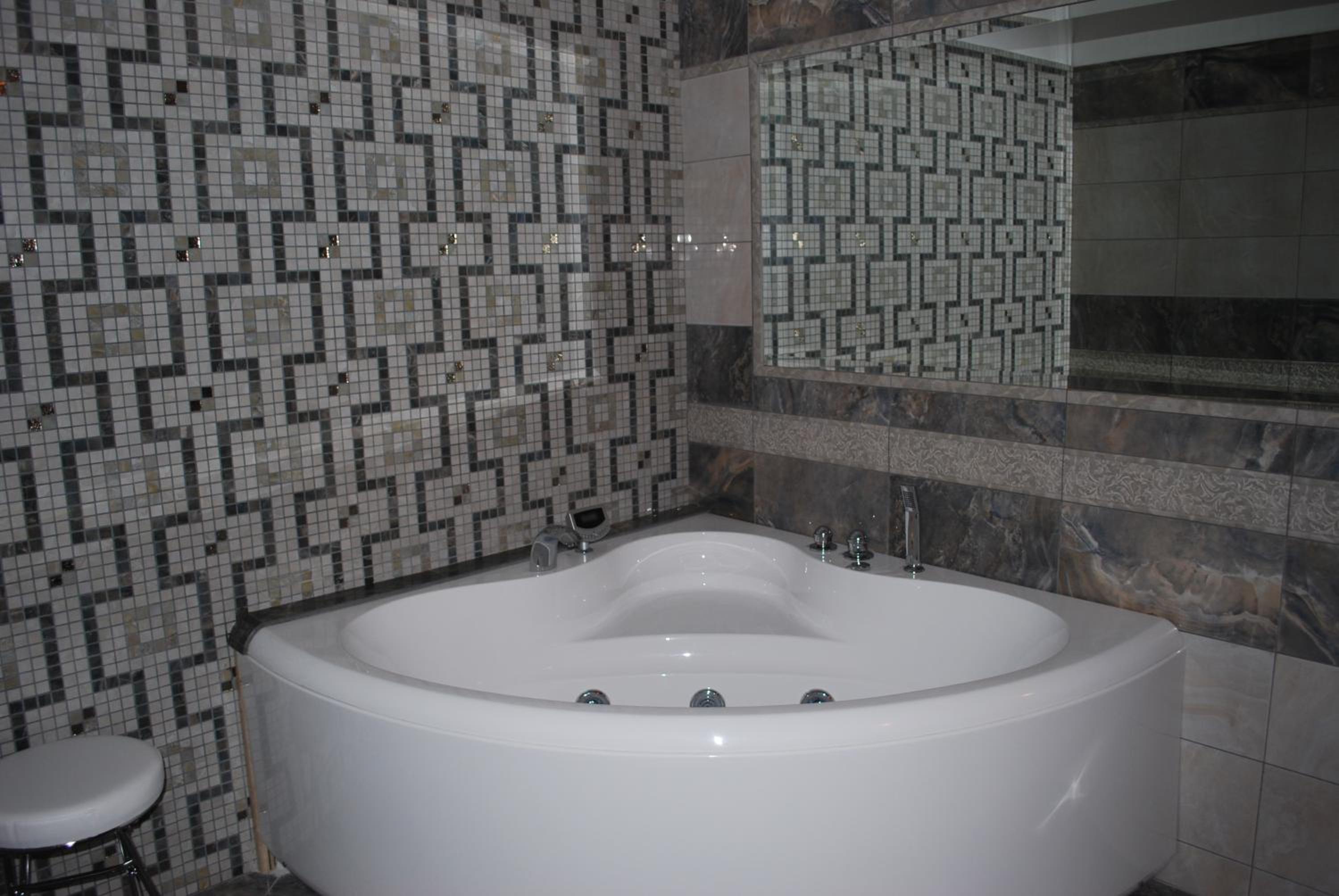 Executive Suite - Photo 8