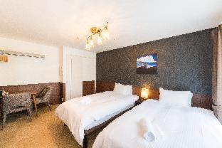 Twin Room with Balcony - Photo 12
