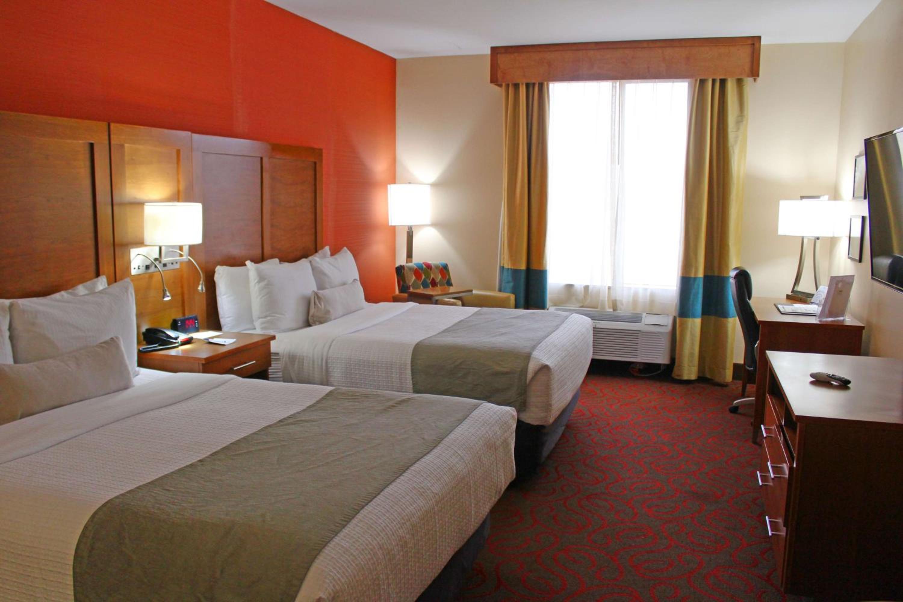 Queen Room with Two Queen Beds - Non-Smoking - Photo 1
