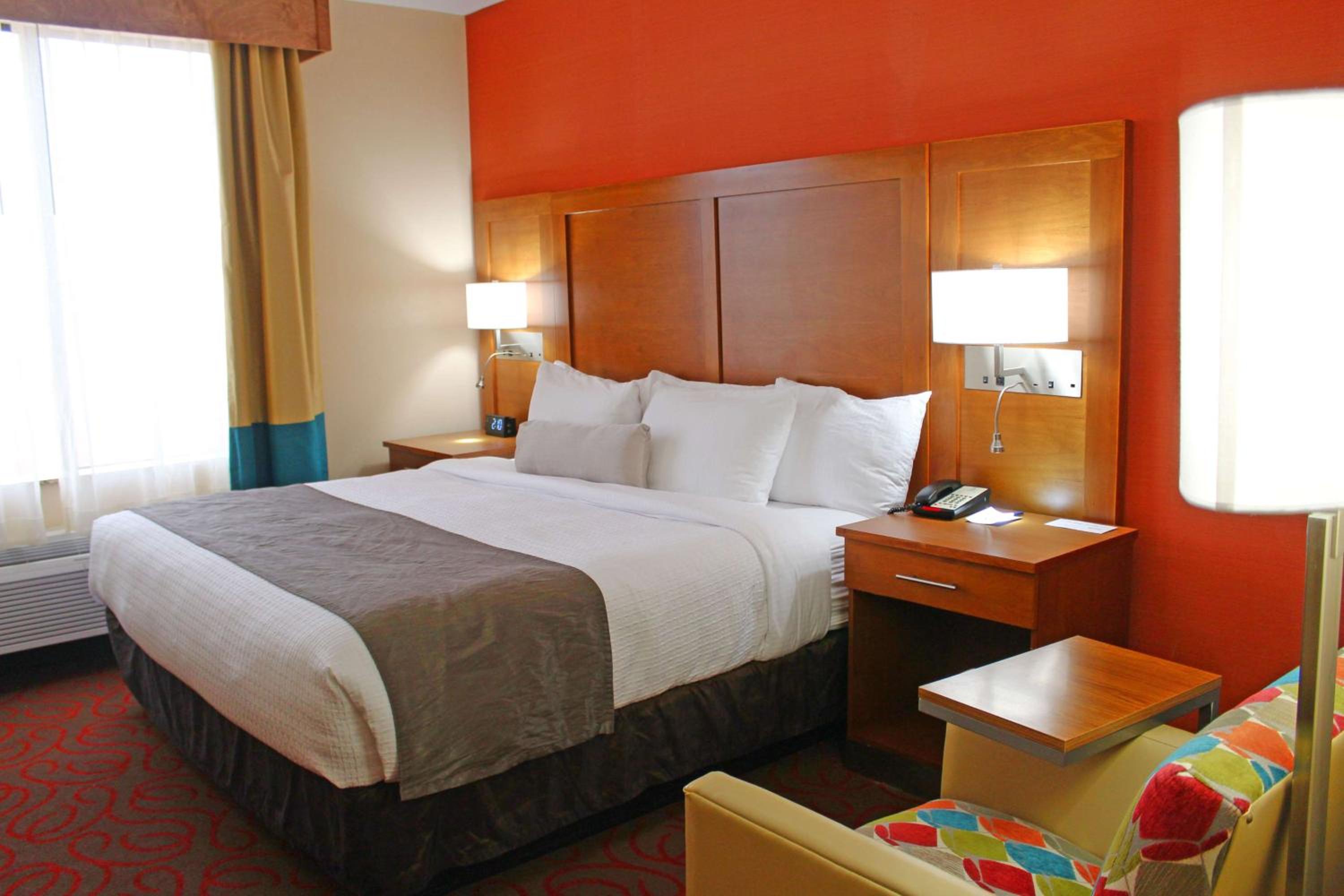 King Room - Non-Smoking - Photo 8