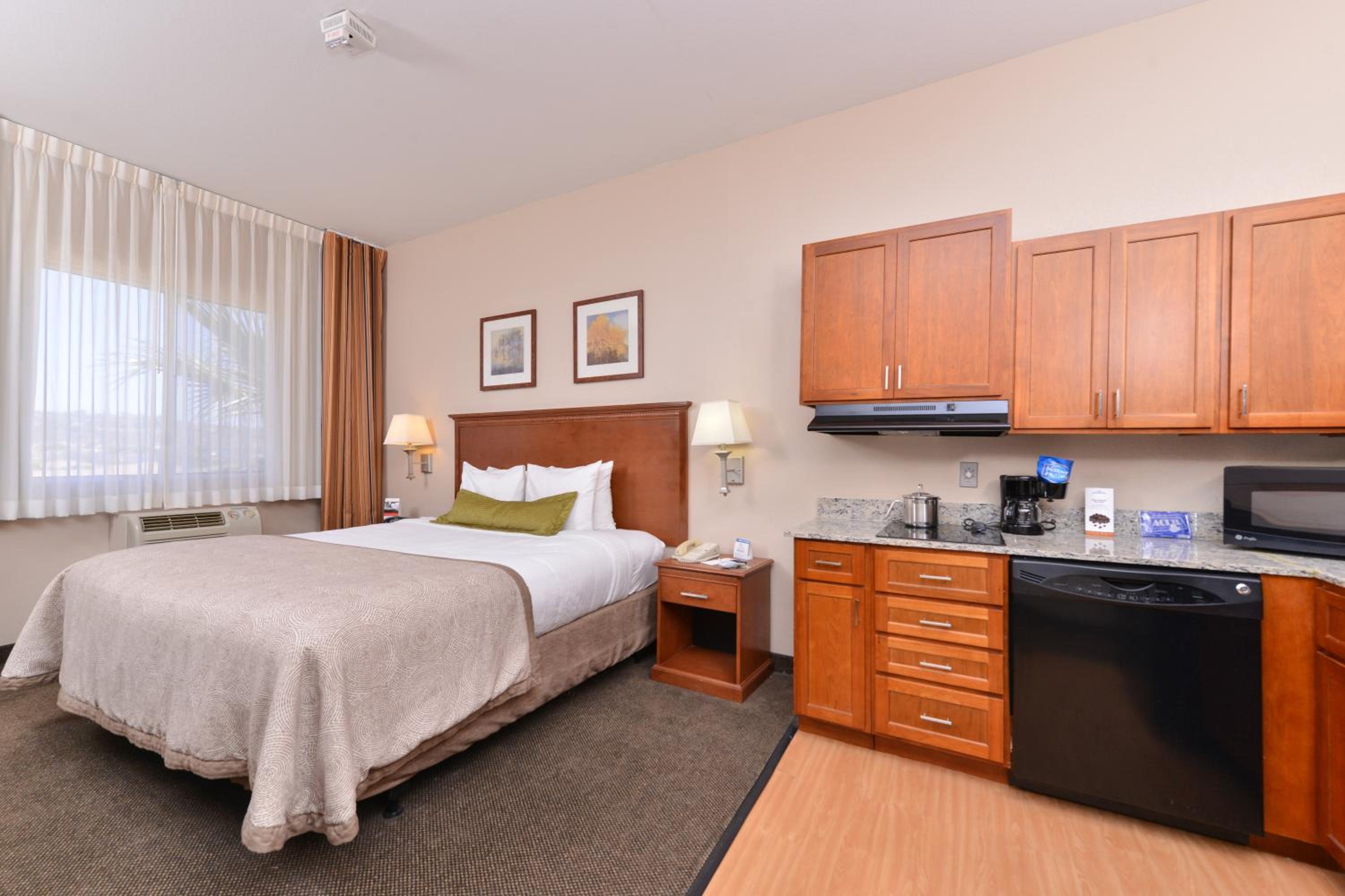 King Studio Suite - Photo 2