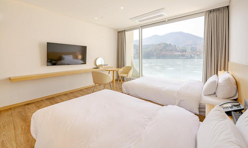 Standard Twin Room photo 2