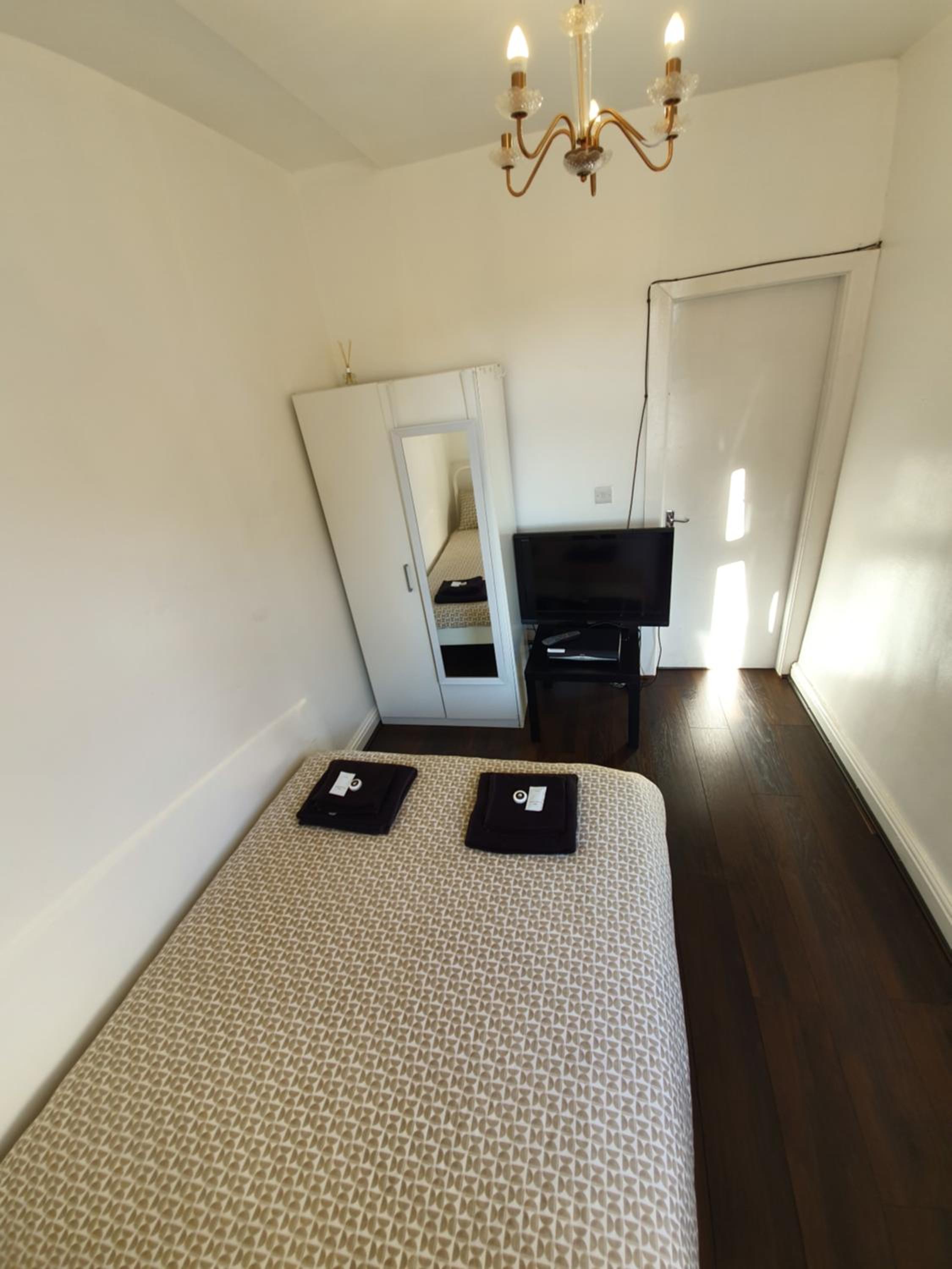 Family Room with Private Bathroom photo 2