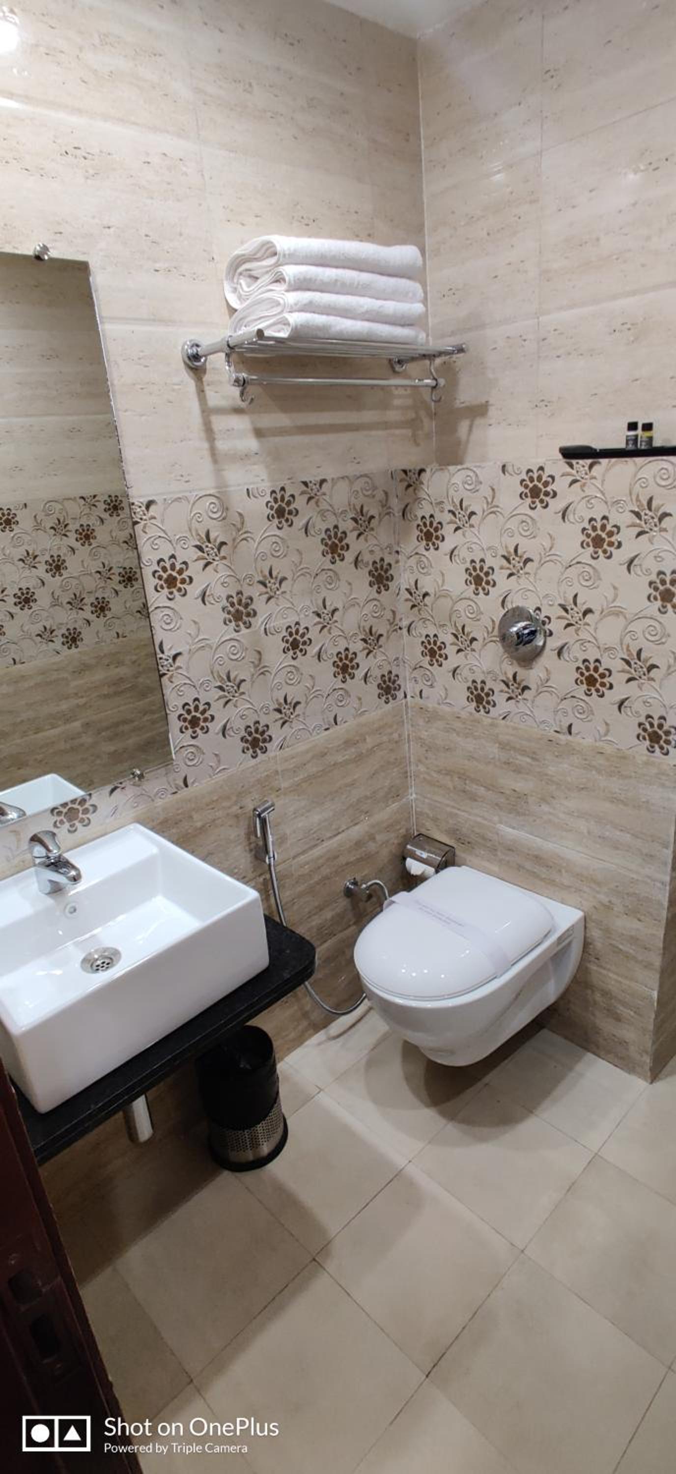 Deluxe Room - Photo 9