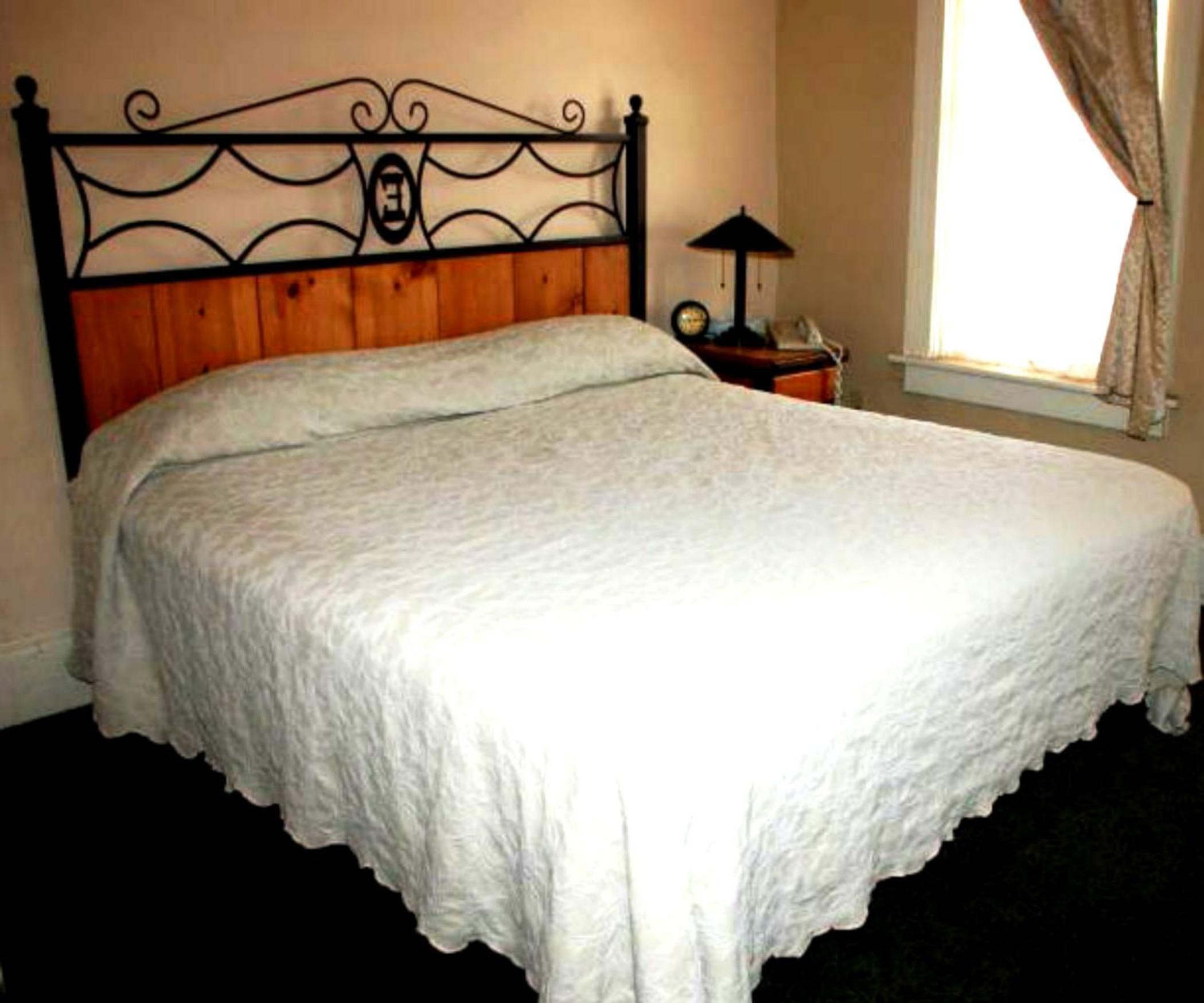 King Suite with Spa Bath photo 2