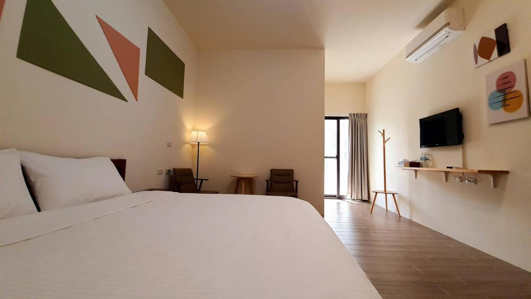 Queen Room with Balcony photo 3