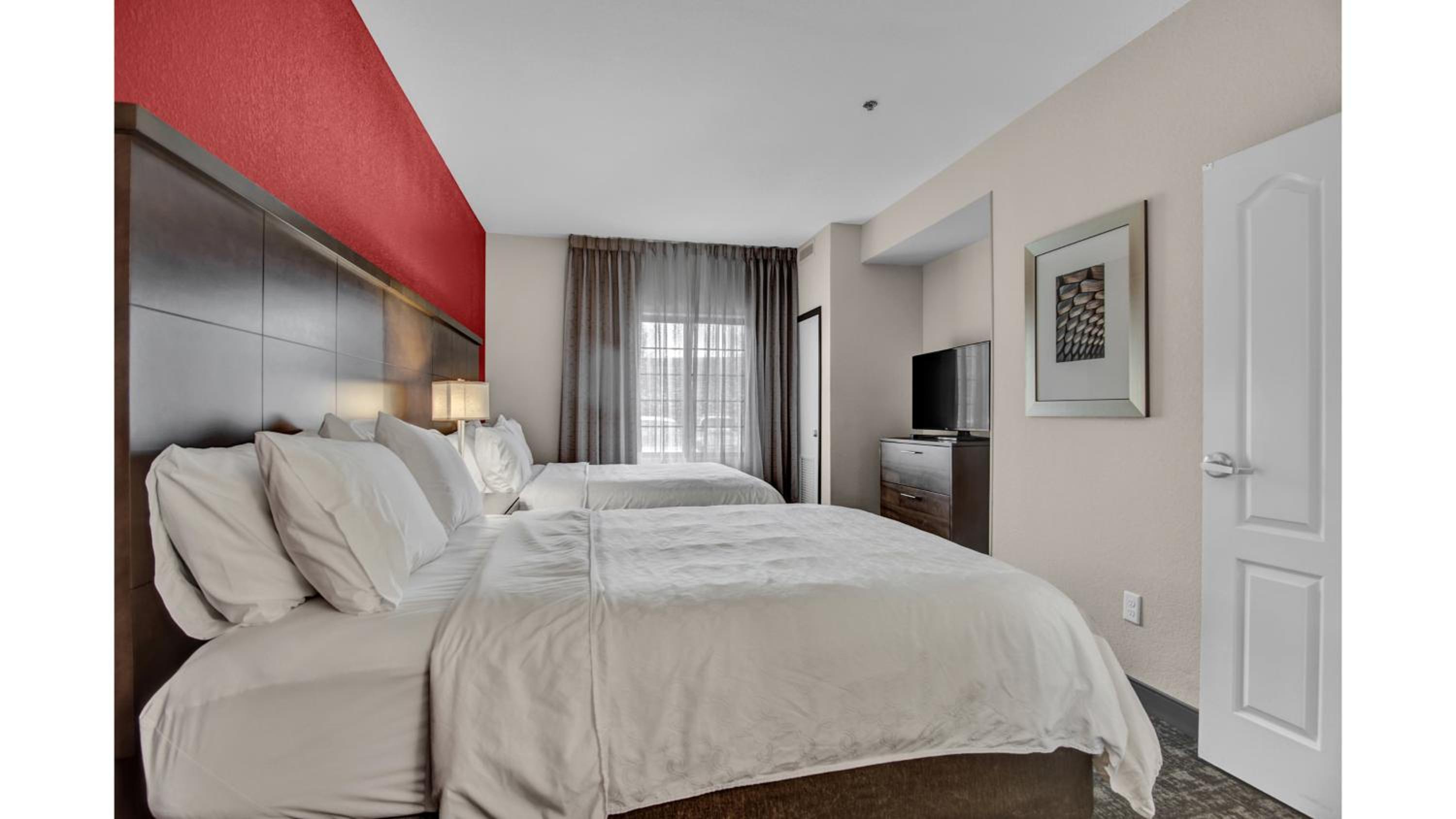 One-Bedroom Queen Suite - Photo 8