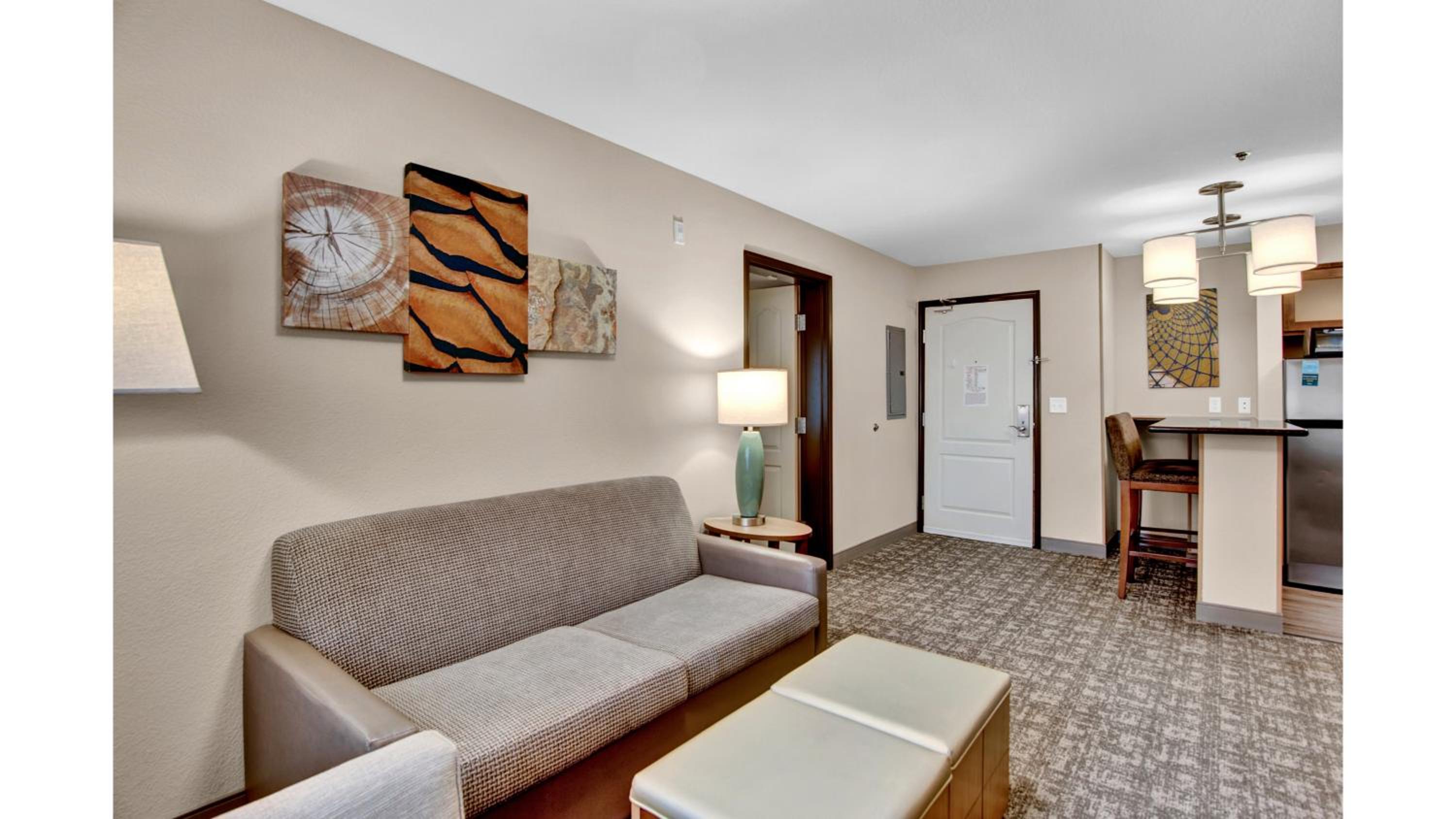 Two-Bedroom Suite - Photo 2
