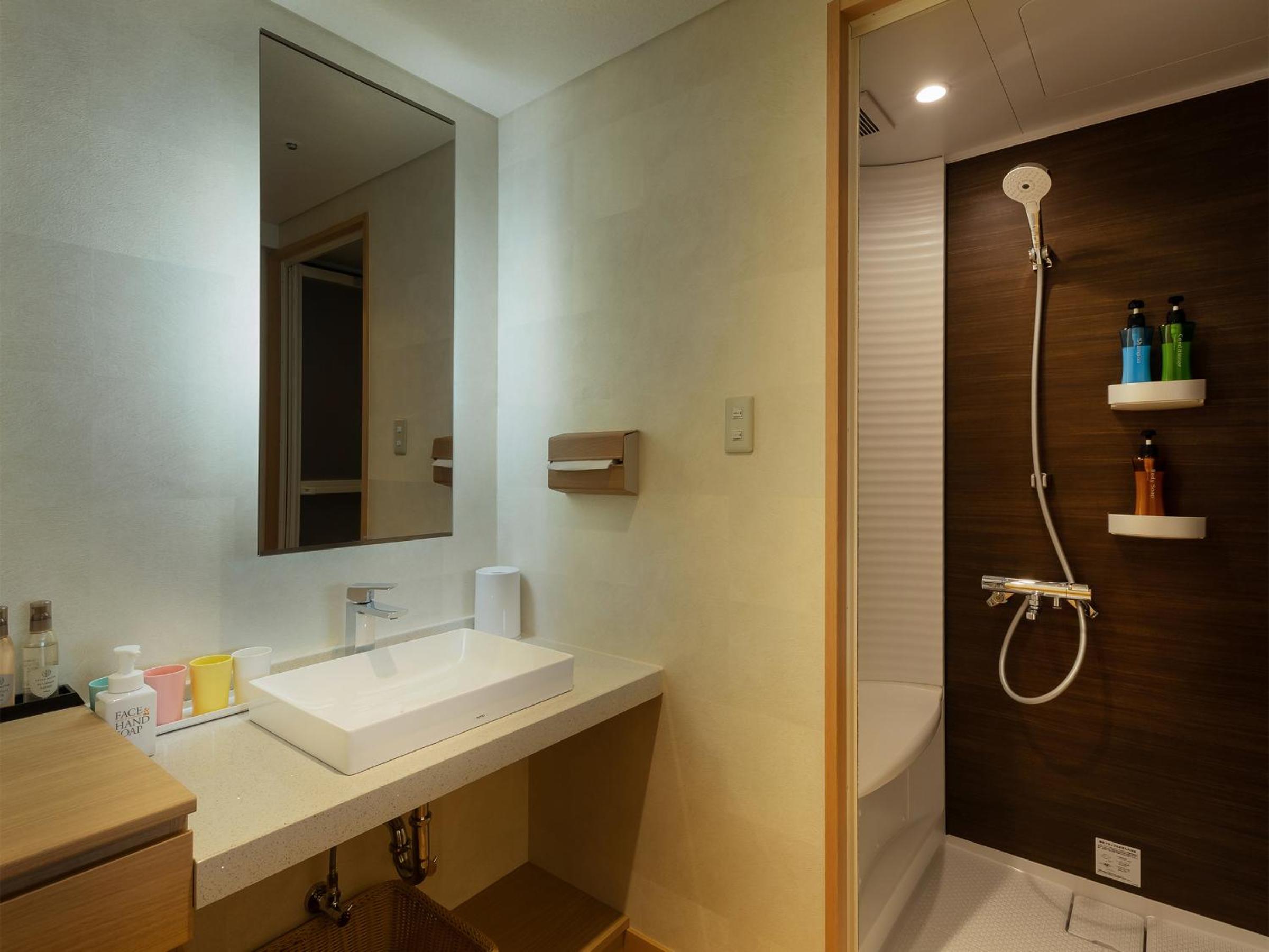Superior Japanese-Style Room with Beds & Shower room photo 3