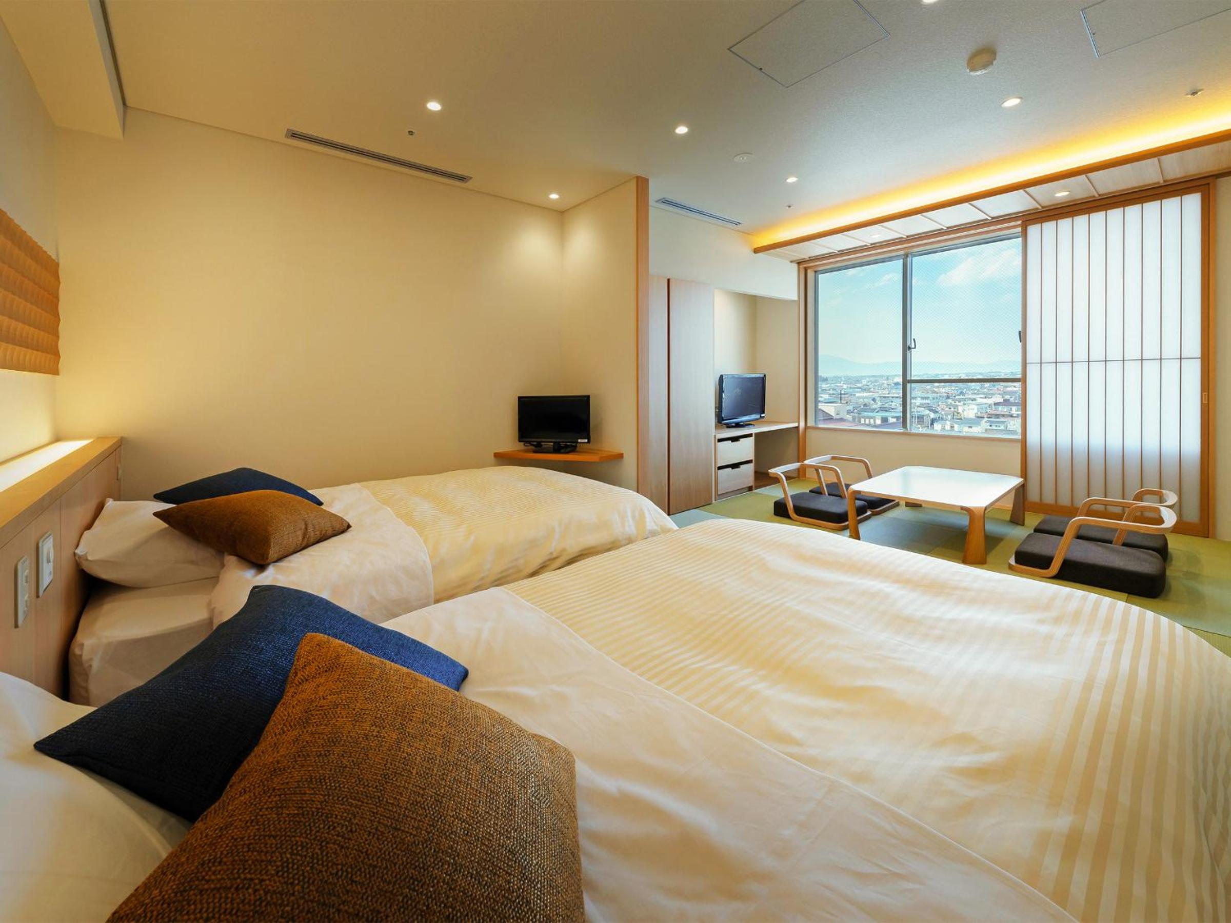 Superior Japanese-Style Room with Beds & Bath room photo 1