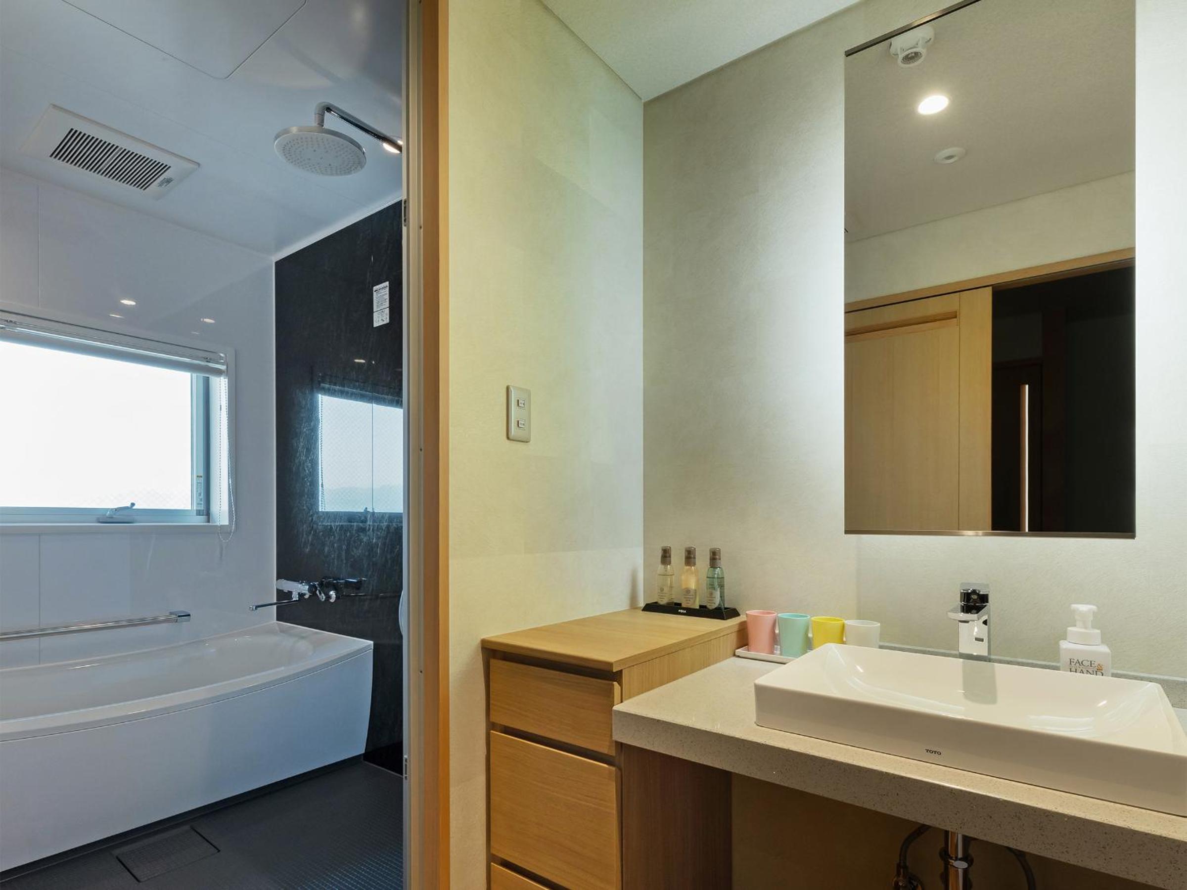 Superior Japanese-Style Room with Beds & Bath room photo 2