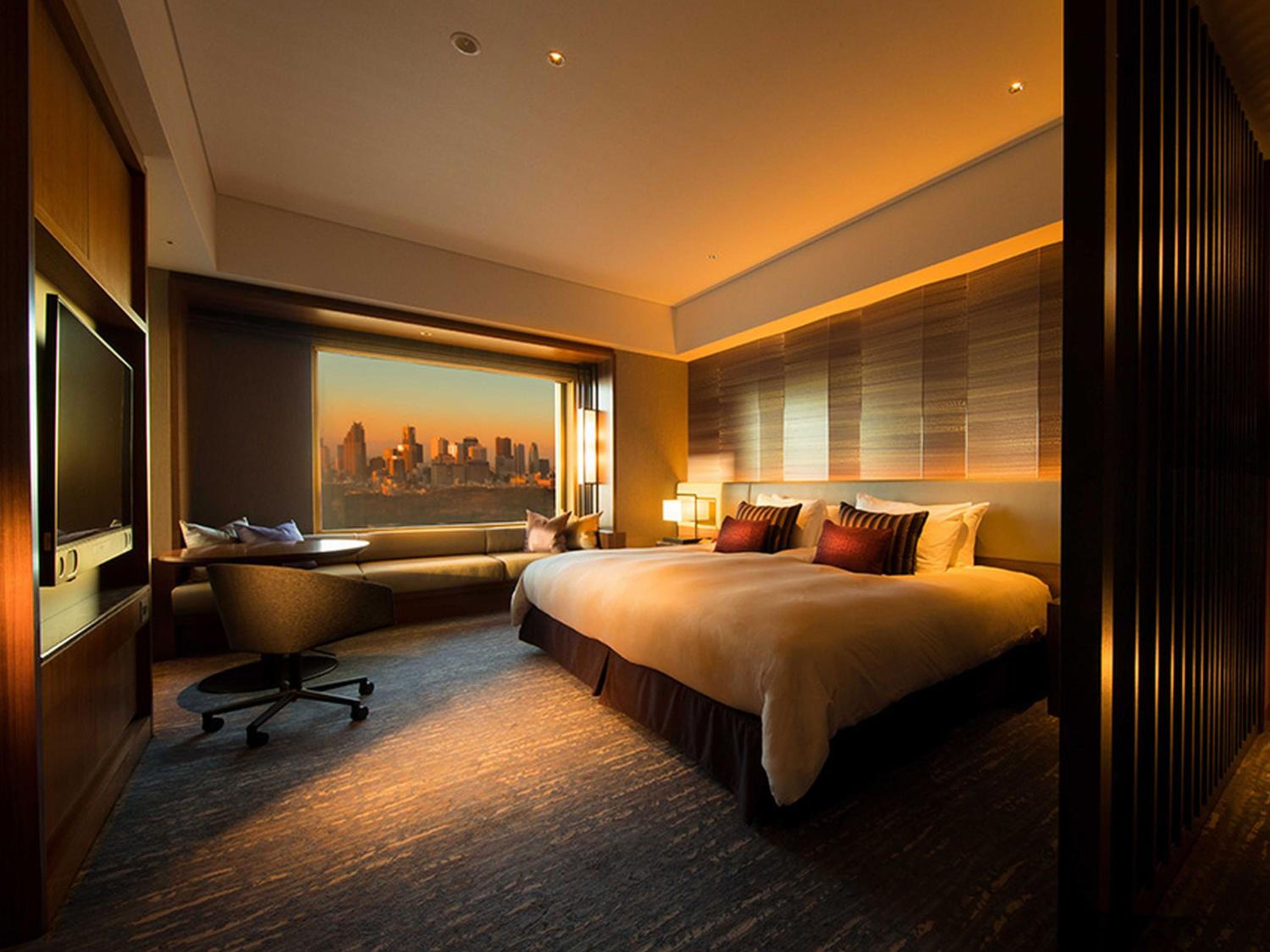 Corner Suite Executive Floor with Lounge Access - Non-Smoking