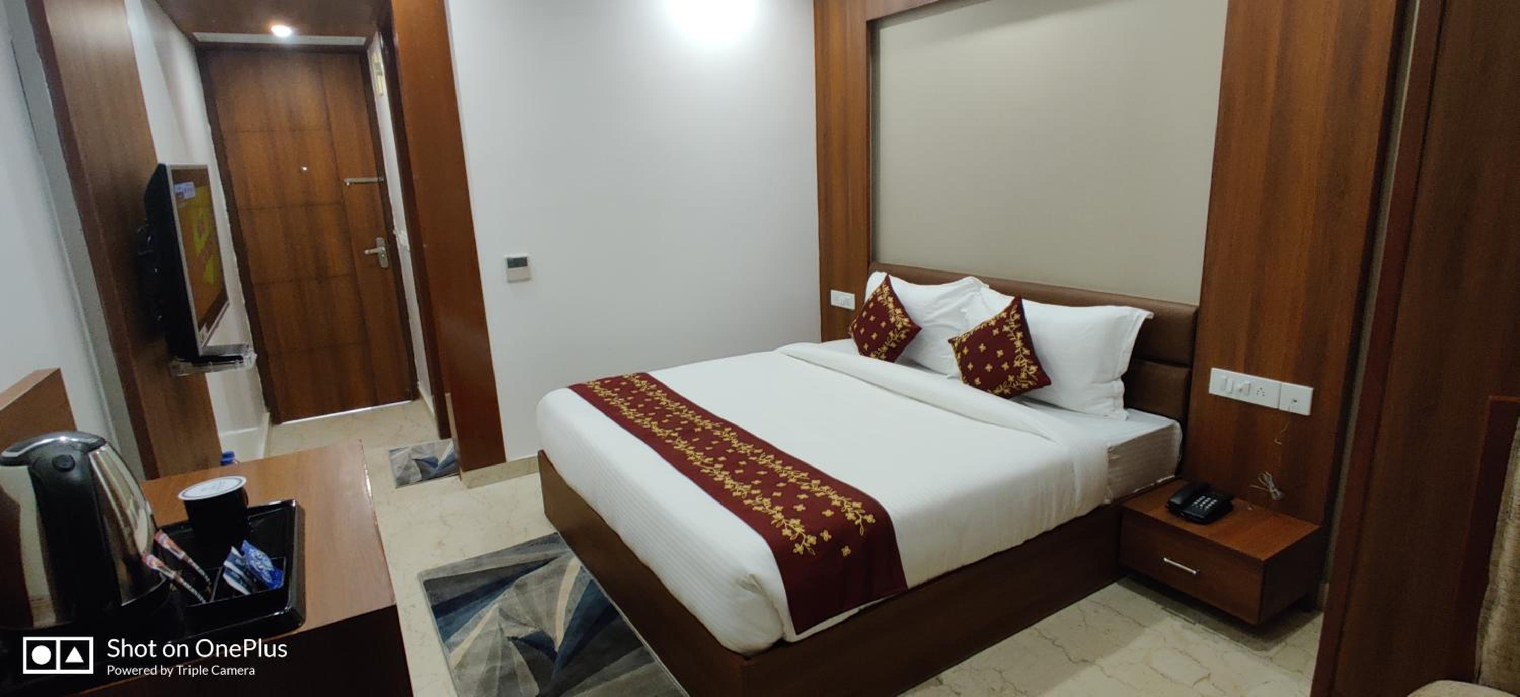 Deluxe Room - Photo 7