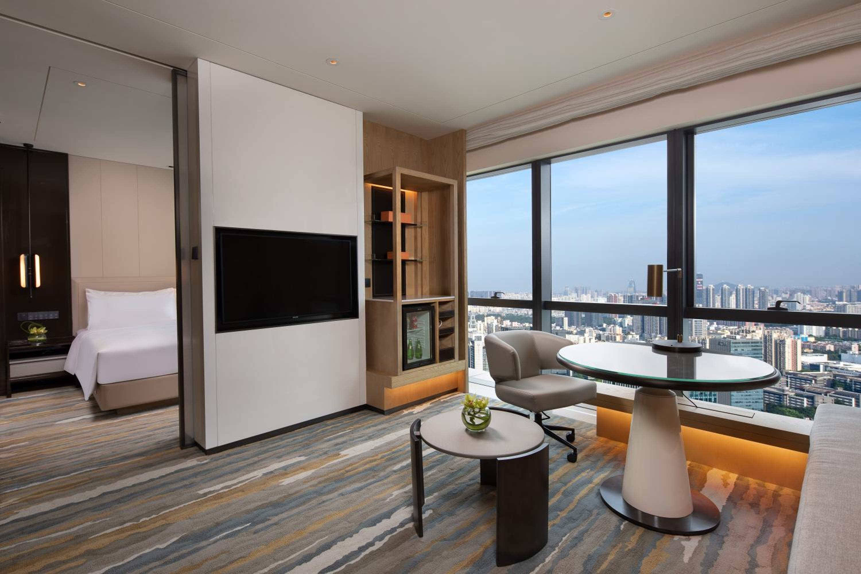 One-Bedroom Suite Lounge Access - Photo 1
