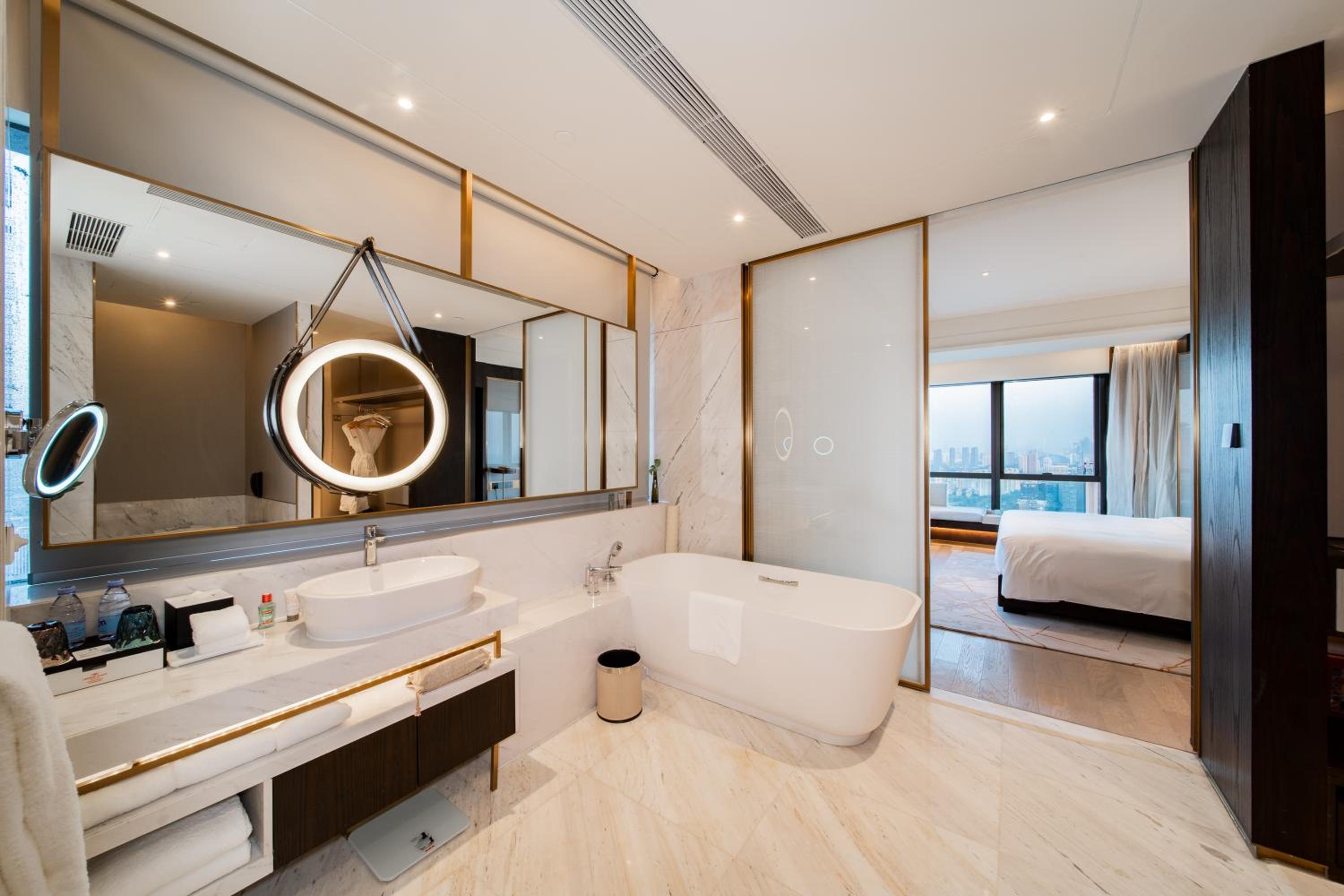 One-Bedroom Suite Lounge Access - Photo 5