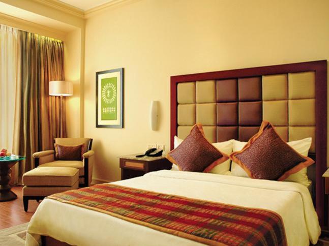 Premium Queen Bed - Photo 3