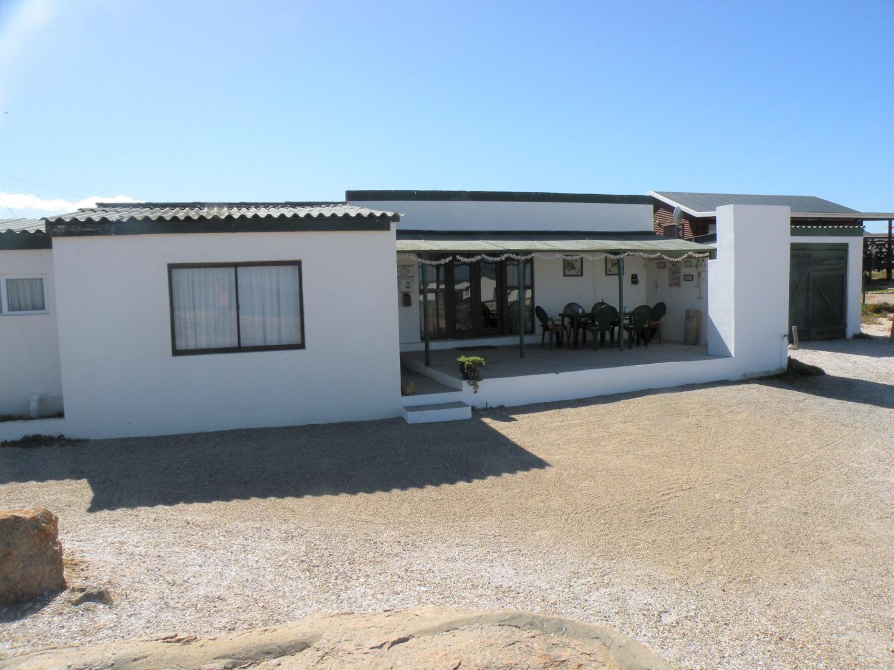 Three-Bedroom House - Photo 8